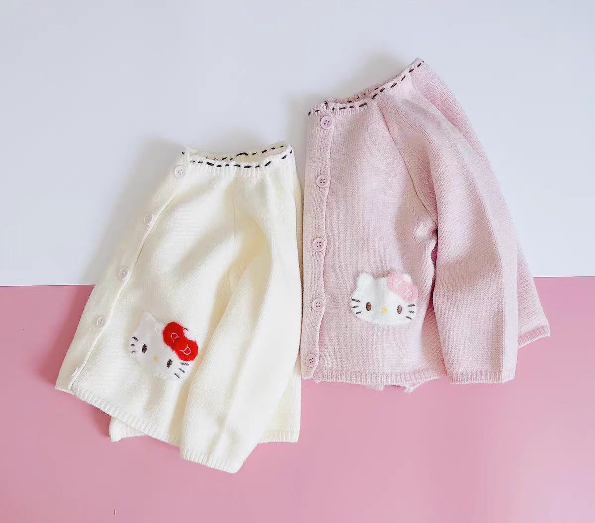 𝐌𝐚𝐦𝐚𝐫𝐚𝐤𝐮 x 𝐒𝐚𝐧𝐫𝐢𝐨 Hello Kitty 針織外套
