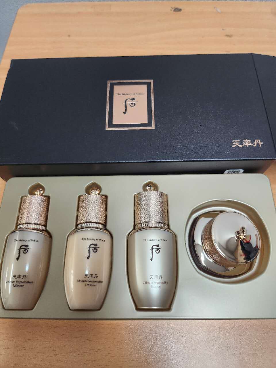 【預購】AKR081204 The Whoo 后 天率丹極致再生中樣套裝 (4件裝)