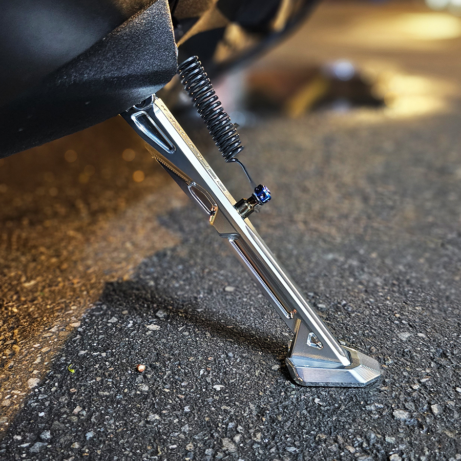 惡搞手工廠 B8R 車系 鋁合金側柱 天花板之作