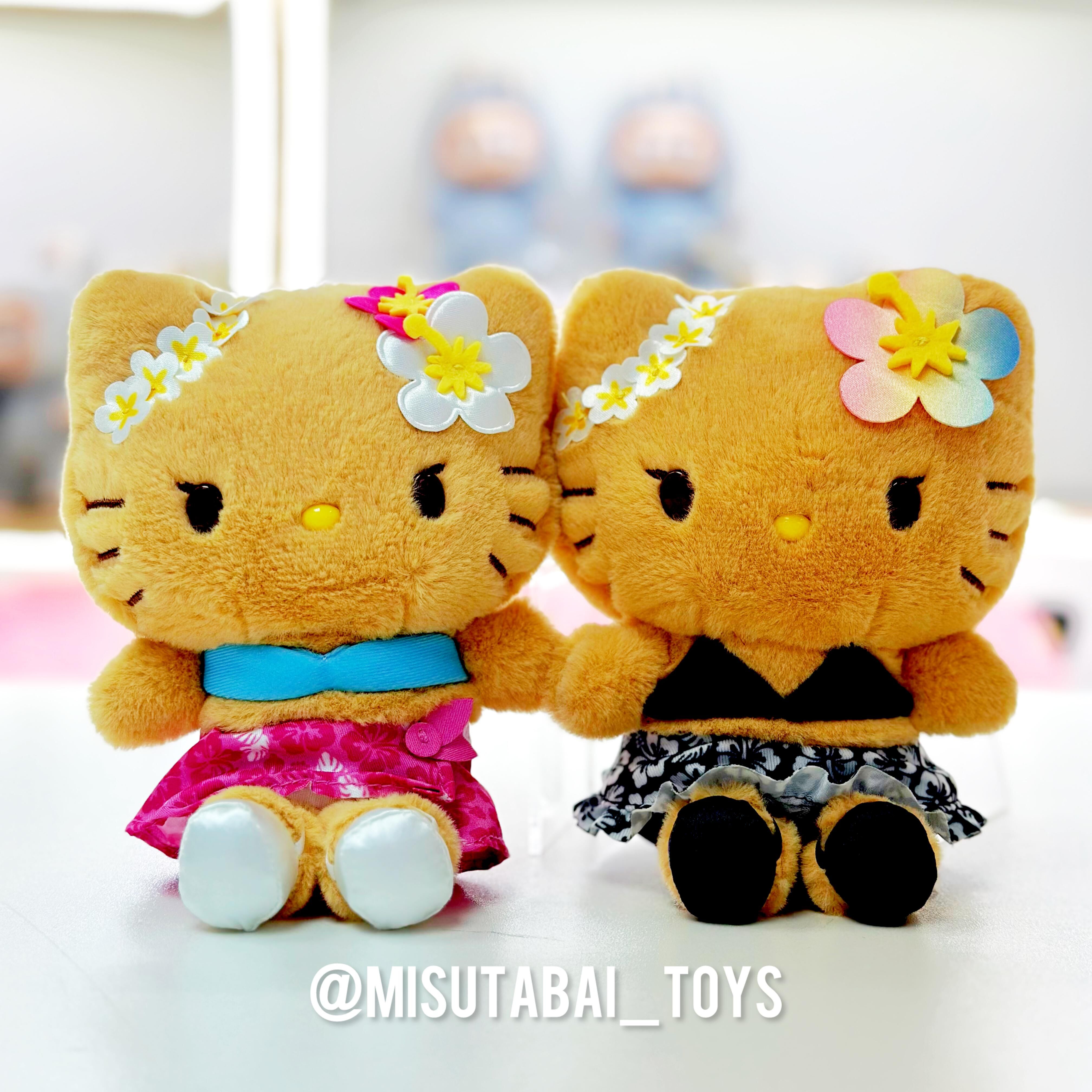 Sanrio Hello Kitty 黑皮夏威夷系列 粉紅色裙掛鉤公仔