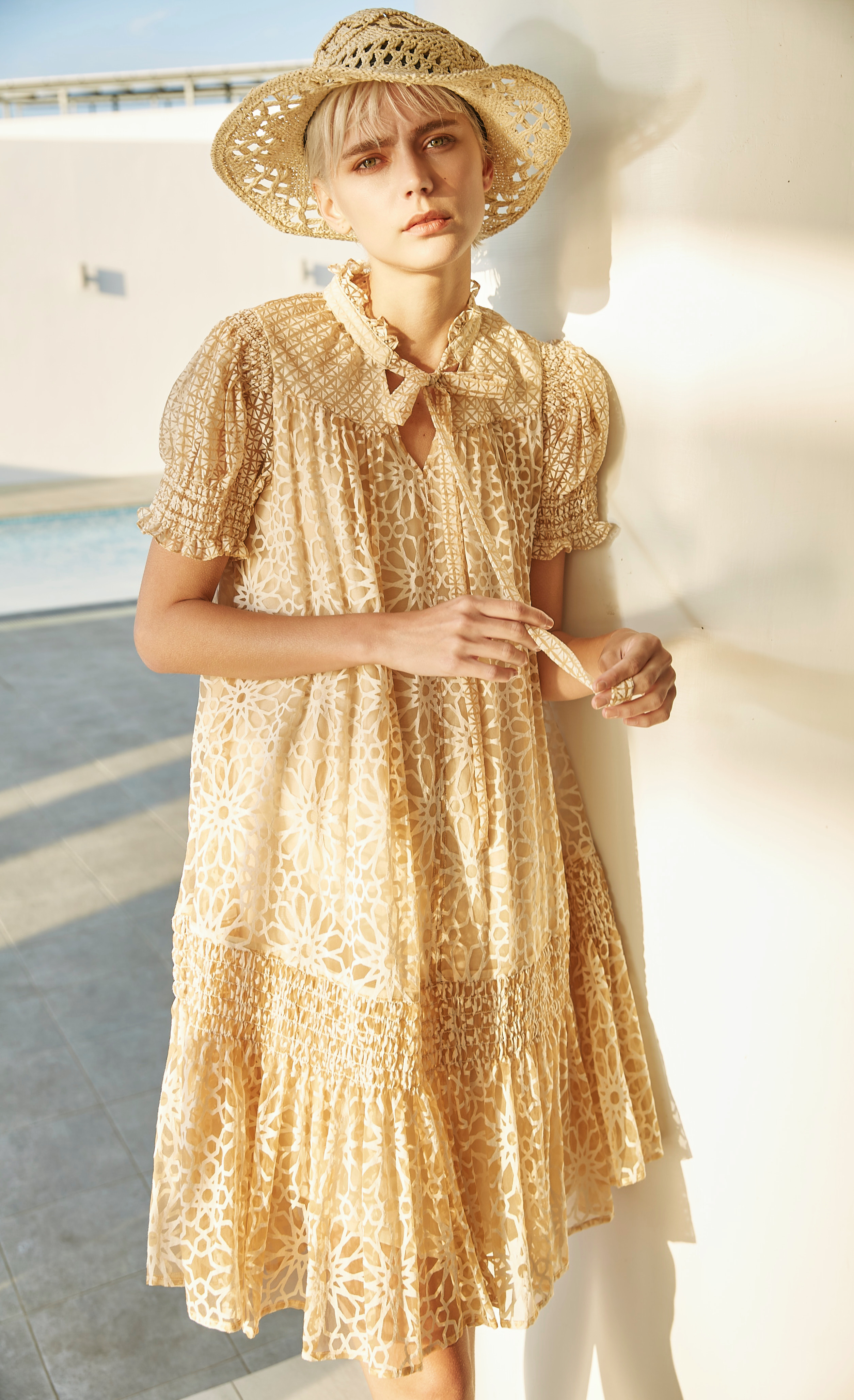 BD10133E1 浮雕花園窗花短A洋