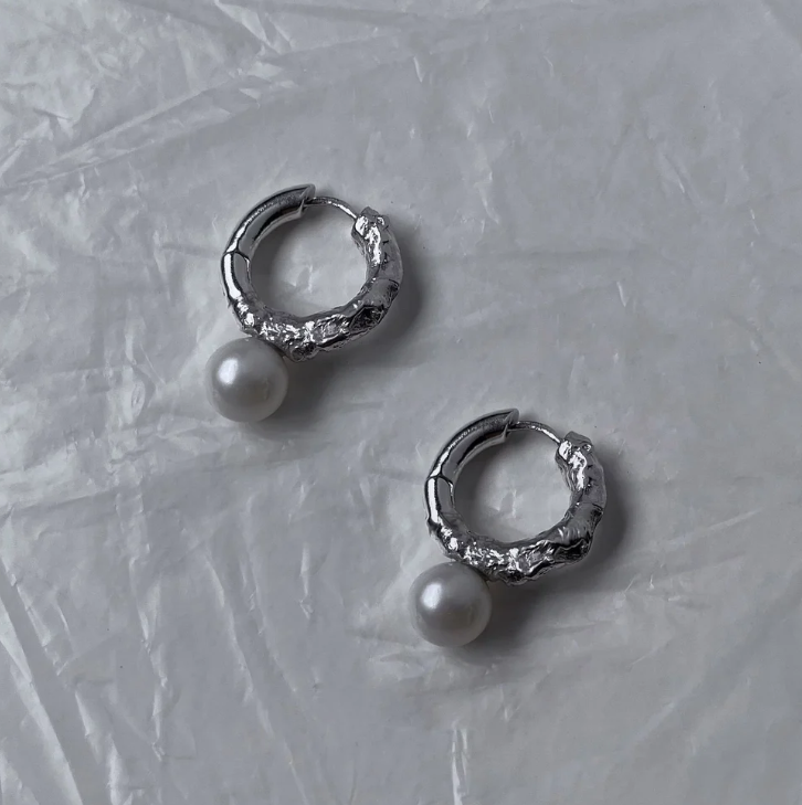 PROJ-ORNMNT 珍珠熔岩單圈耳環 (單支販售)