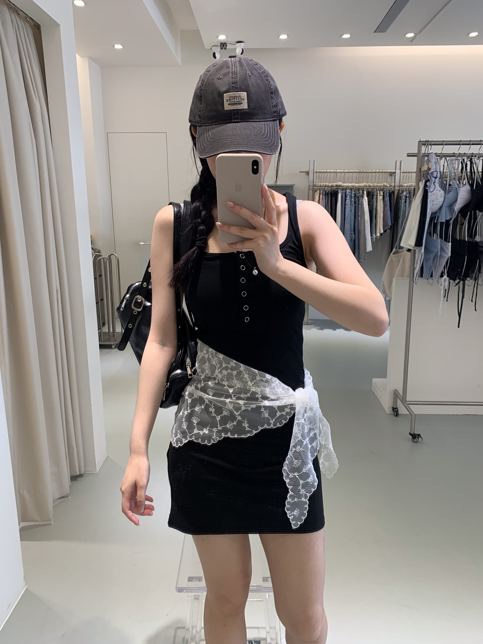 ISA_【ISA MADE】 心動腰臀比 辣妹排釦短洋_57027