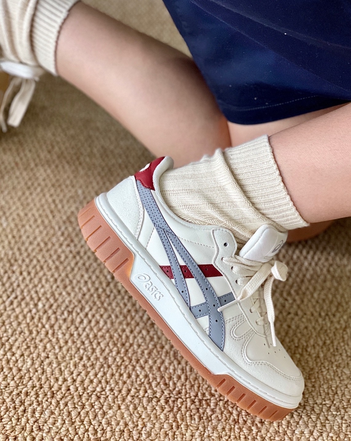 Asics Court MZ 米白灰 合成革 低筒 板鞋 男女同款 百搭休閒運動鞋 Aug25