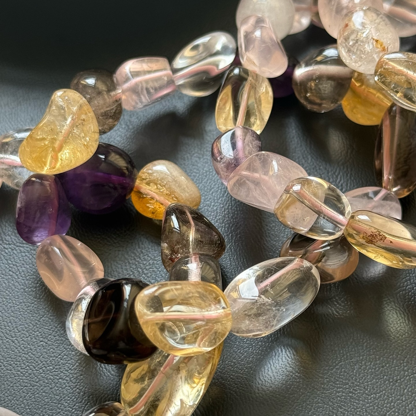 [原石] 紫水晶+黃水晶+粉晶+茶晶+白水晶 不規則形水晶手串