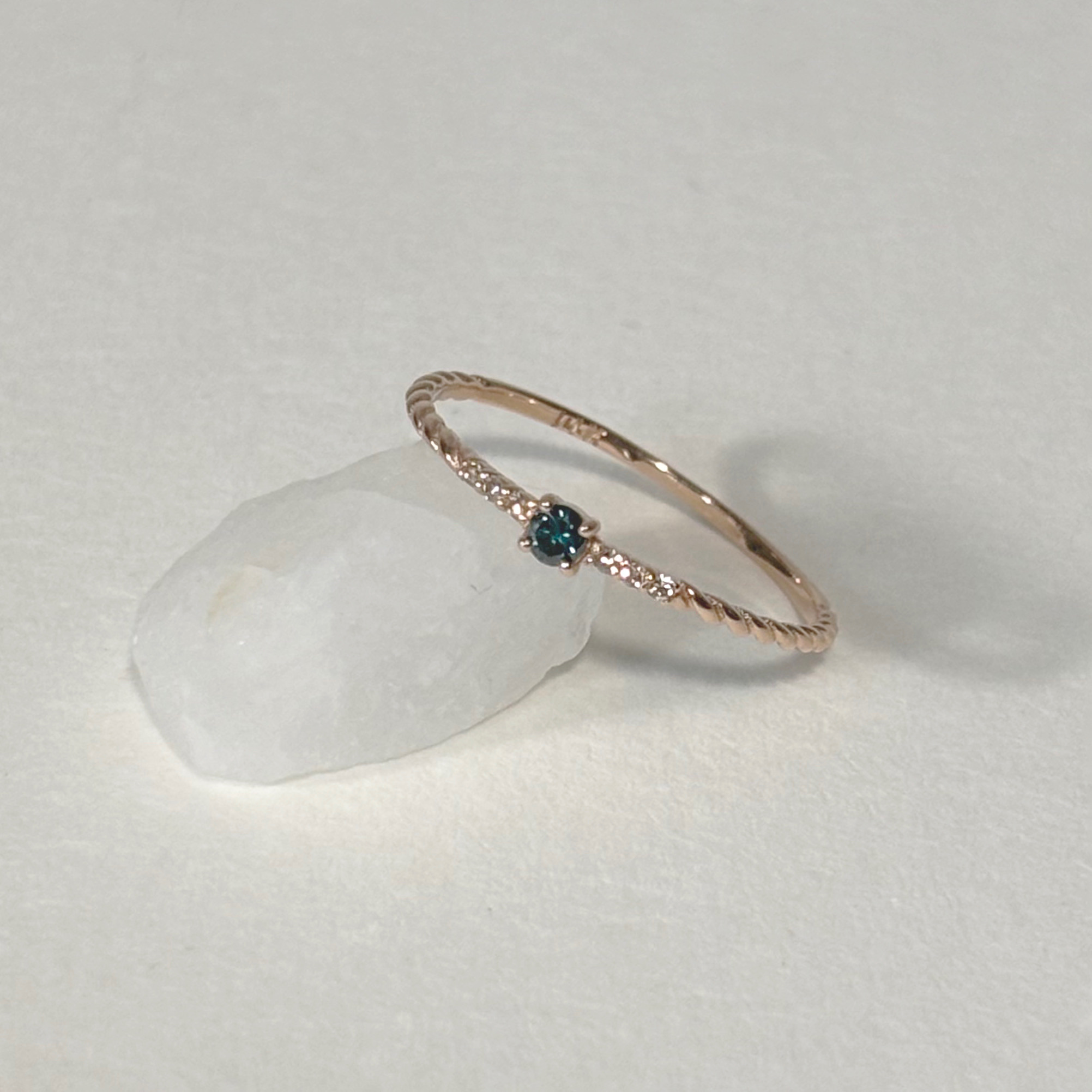 14K藍鑽麻花小排鑽戒指