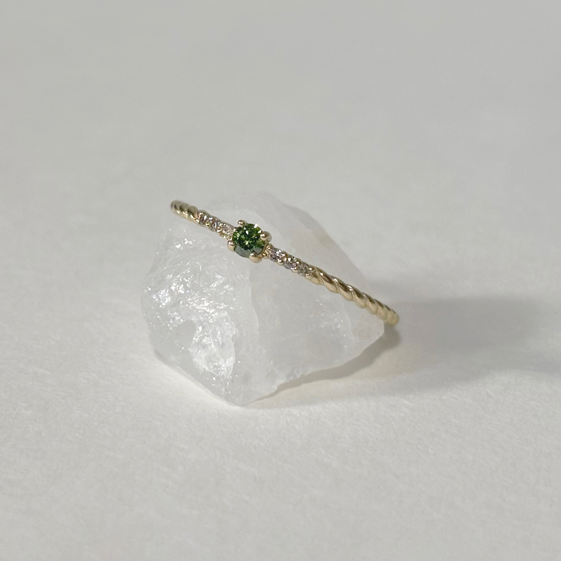 14K綠鑽麻花小排鑽戒指