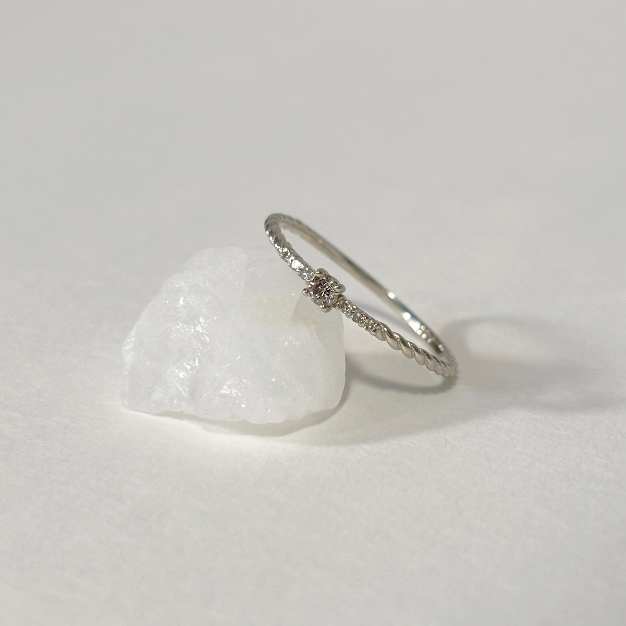 14K亮棕鑽麻花小排鑽戒指