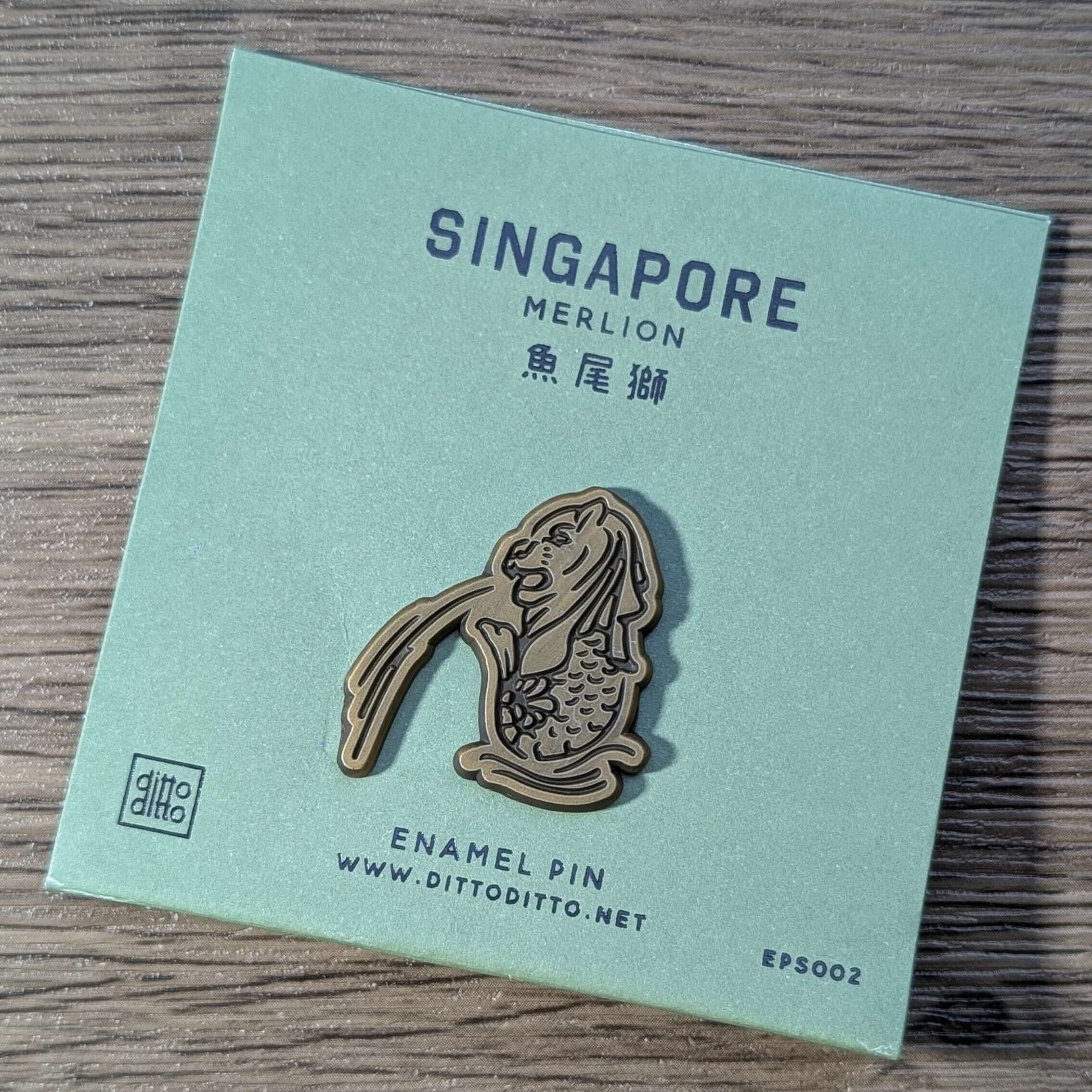 DITTO DITTO 新加坡金屬徽章 - 魚尾獅 (古董金)