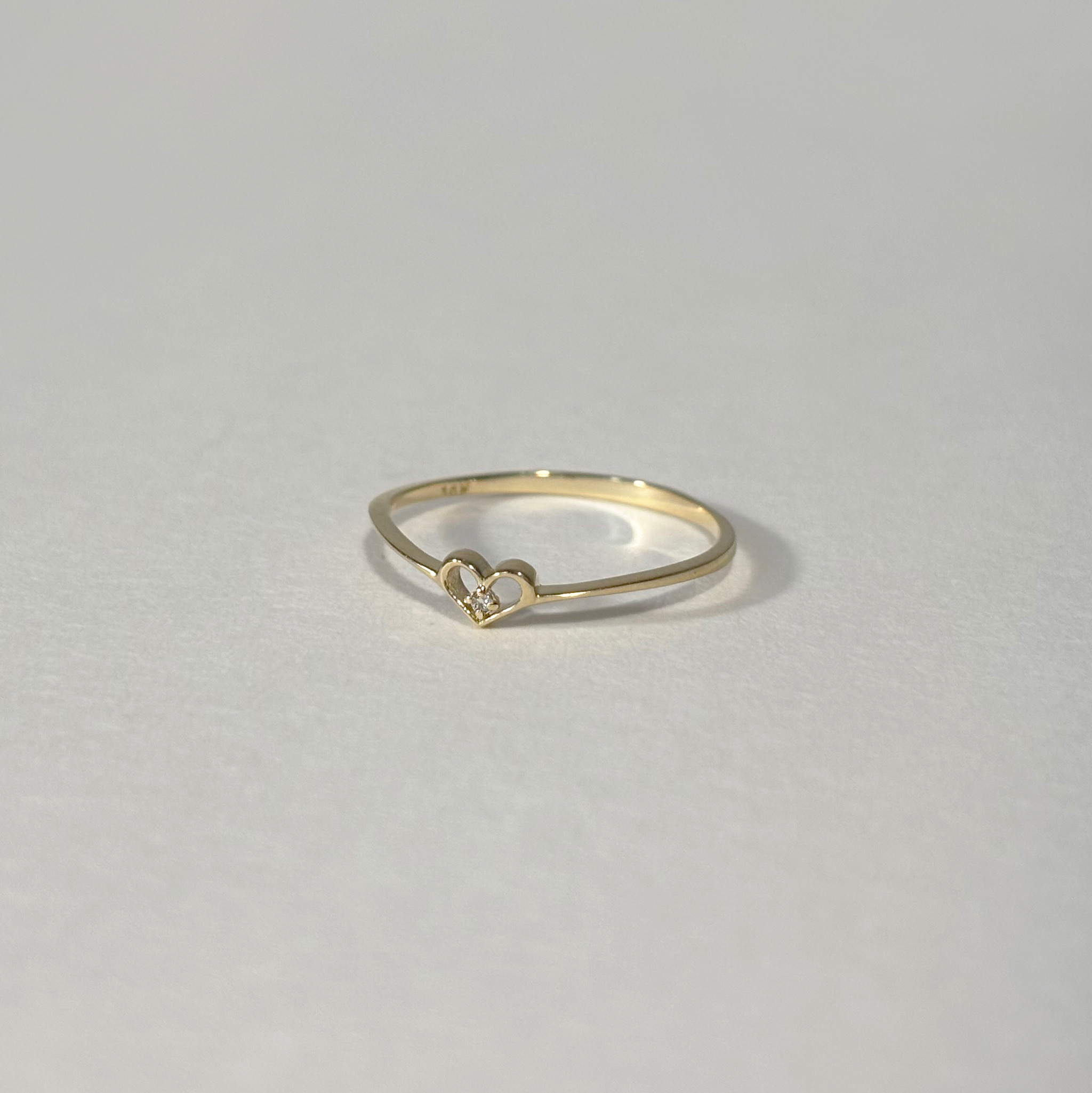 14K簍空愛心亮棕鑽微V戒指