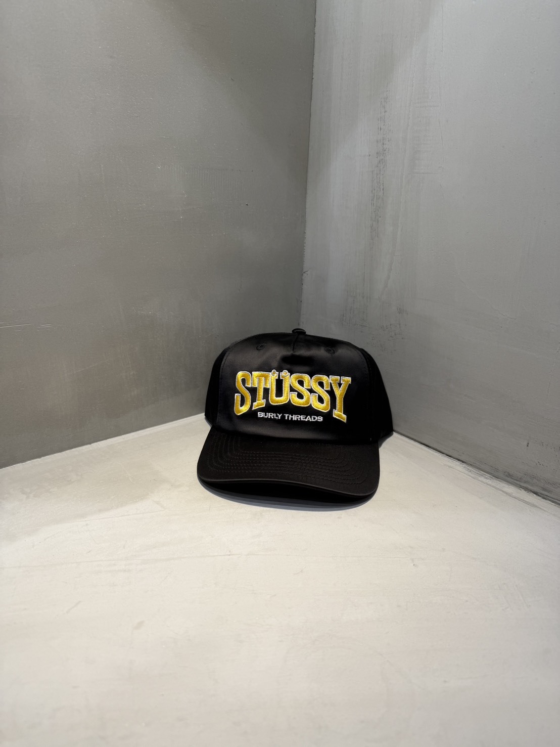 STUSSY緞面美式字體老帽