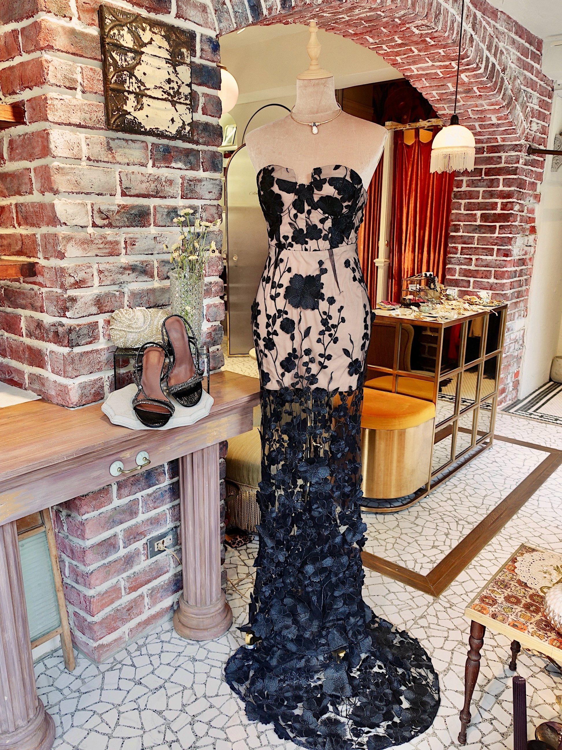 Lux Black裸黑色刺繡花朵透紗長禮服Dress