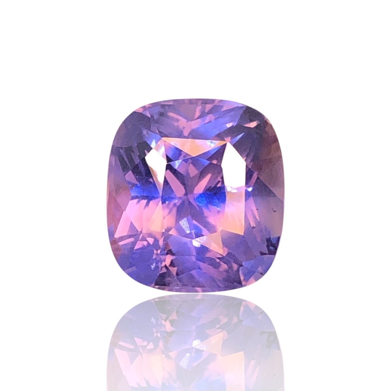 【珍稀．無燒"Color Change"．精品變色藍寶石 6.76ct(附GUILD證書)】
