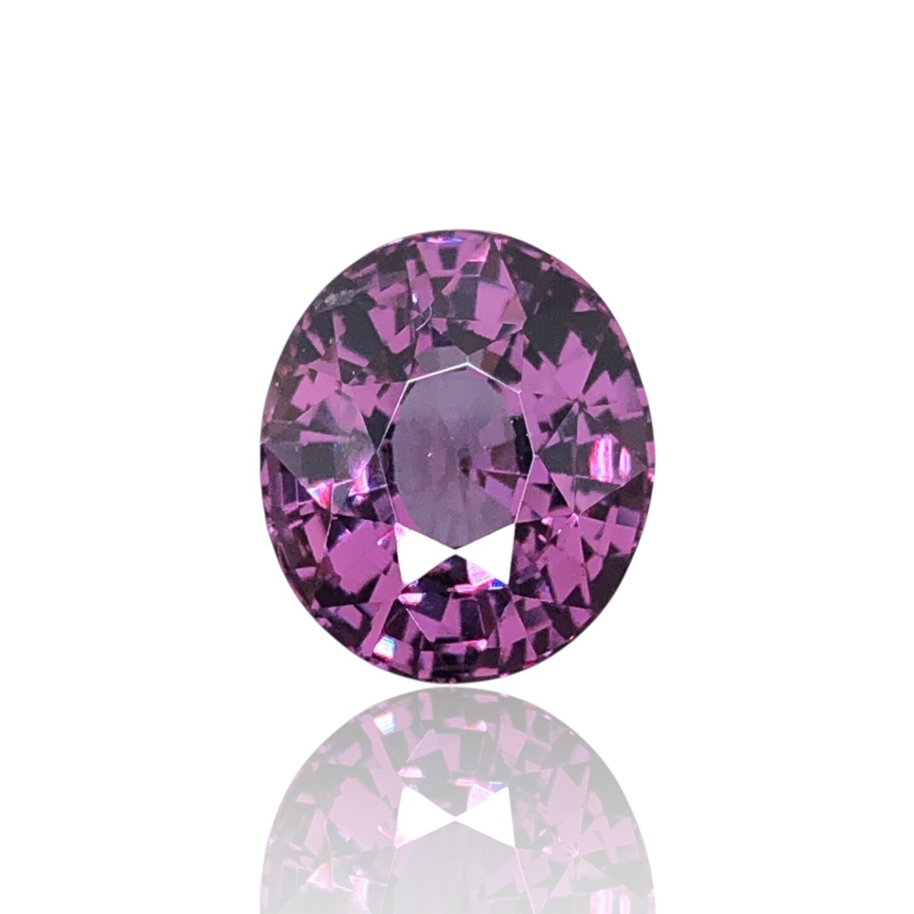 【變色魅影．巨大晶體變色石榴石 7.71ct（附TDUGR台大證書）】