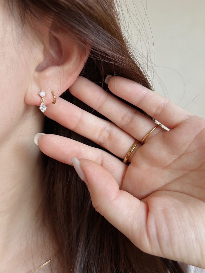 S925 tiered crystal pierce