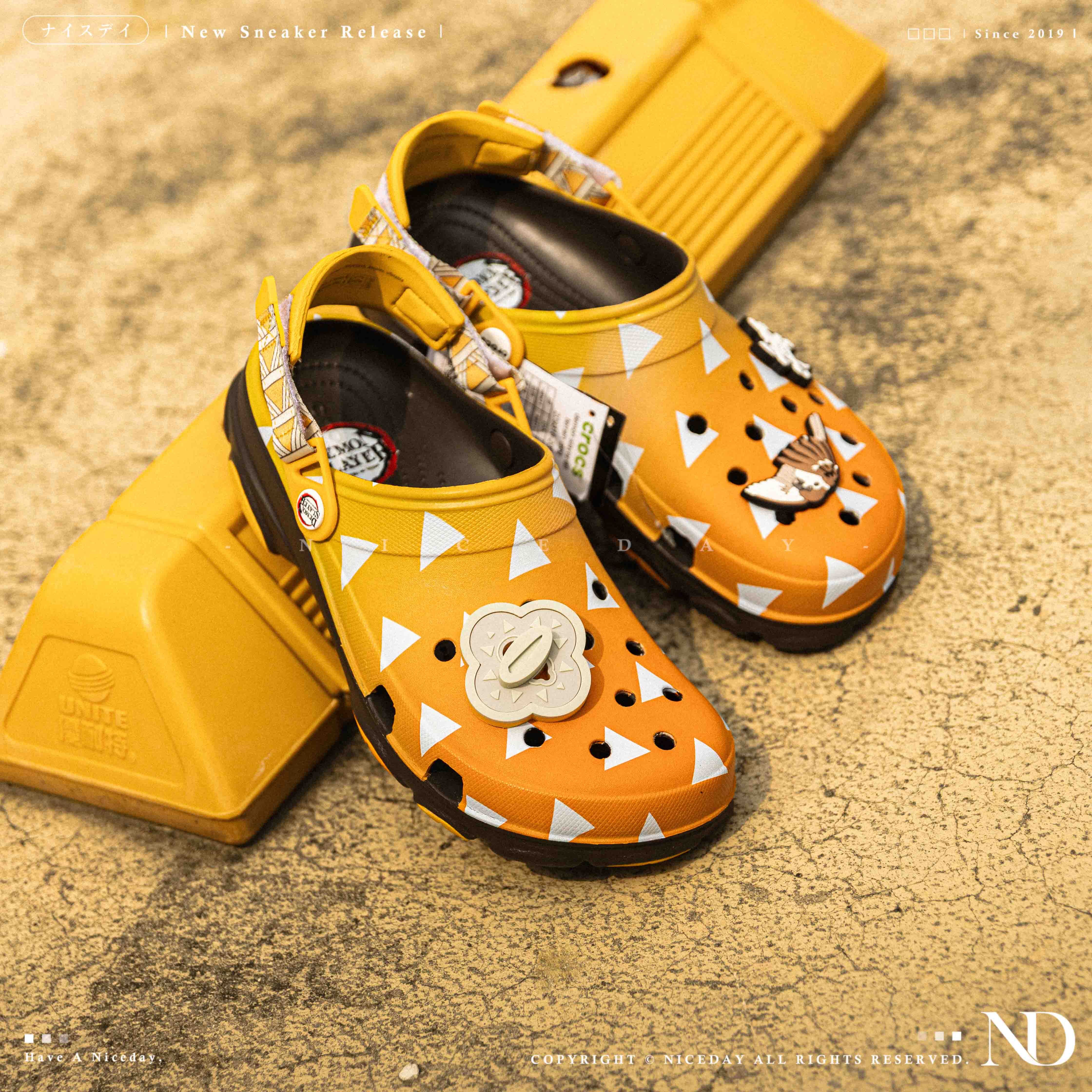 NICEDAY 現貨 鬼滅之刃 x Crocs Classic Crush 洞洞鞋 聯名 我妻 善逸 黃 電光