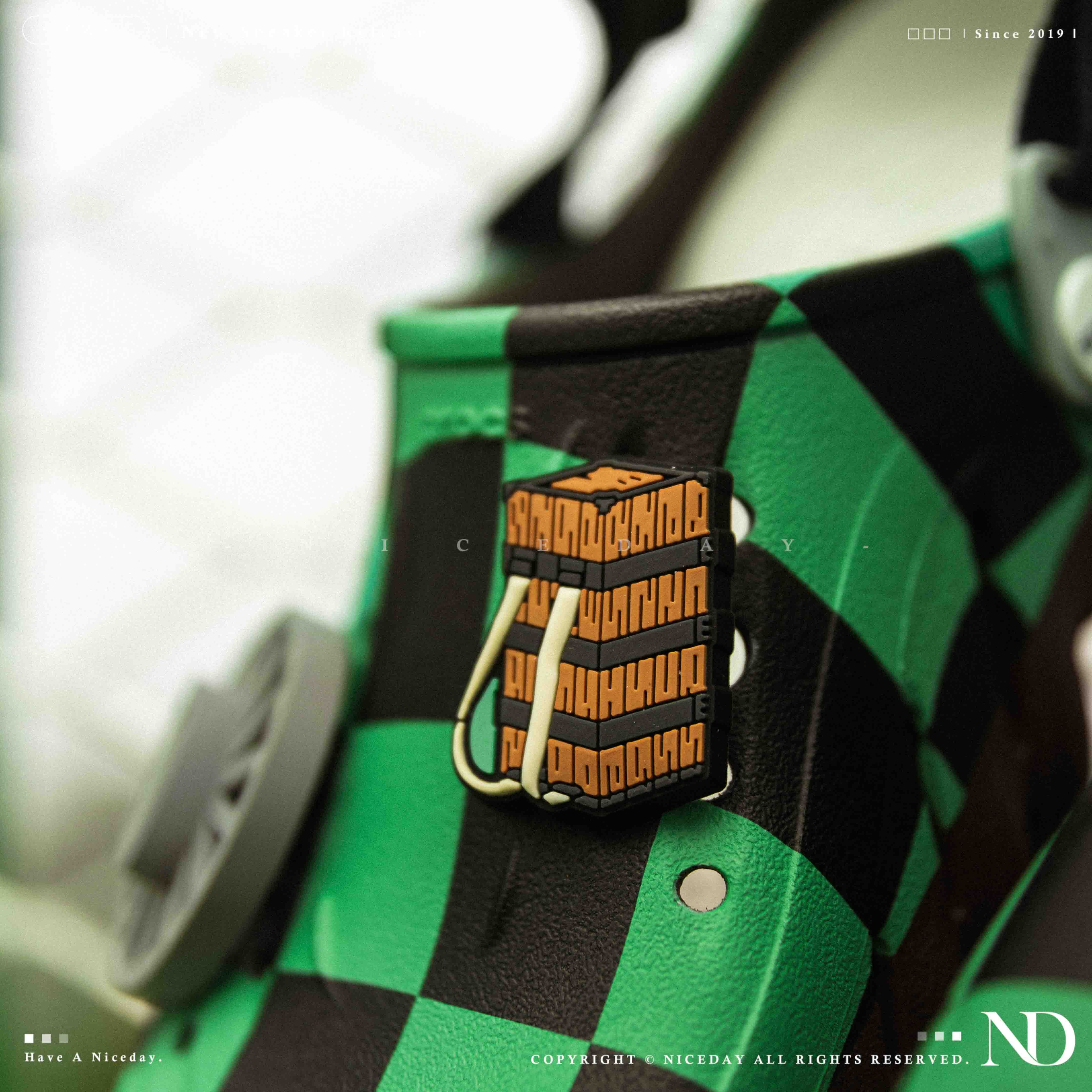 NICEDAY 現貨 鬼滅之刃 x Crocs Classic Crush 洞洞鞋 聯名 竈門 炭治郎 日之呼吸 炭吉郎