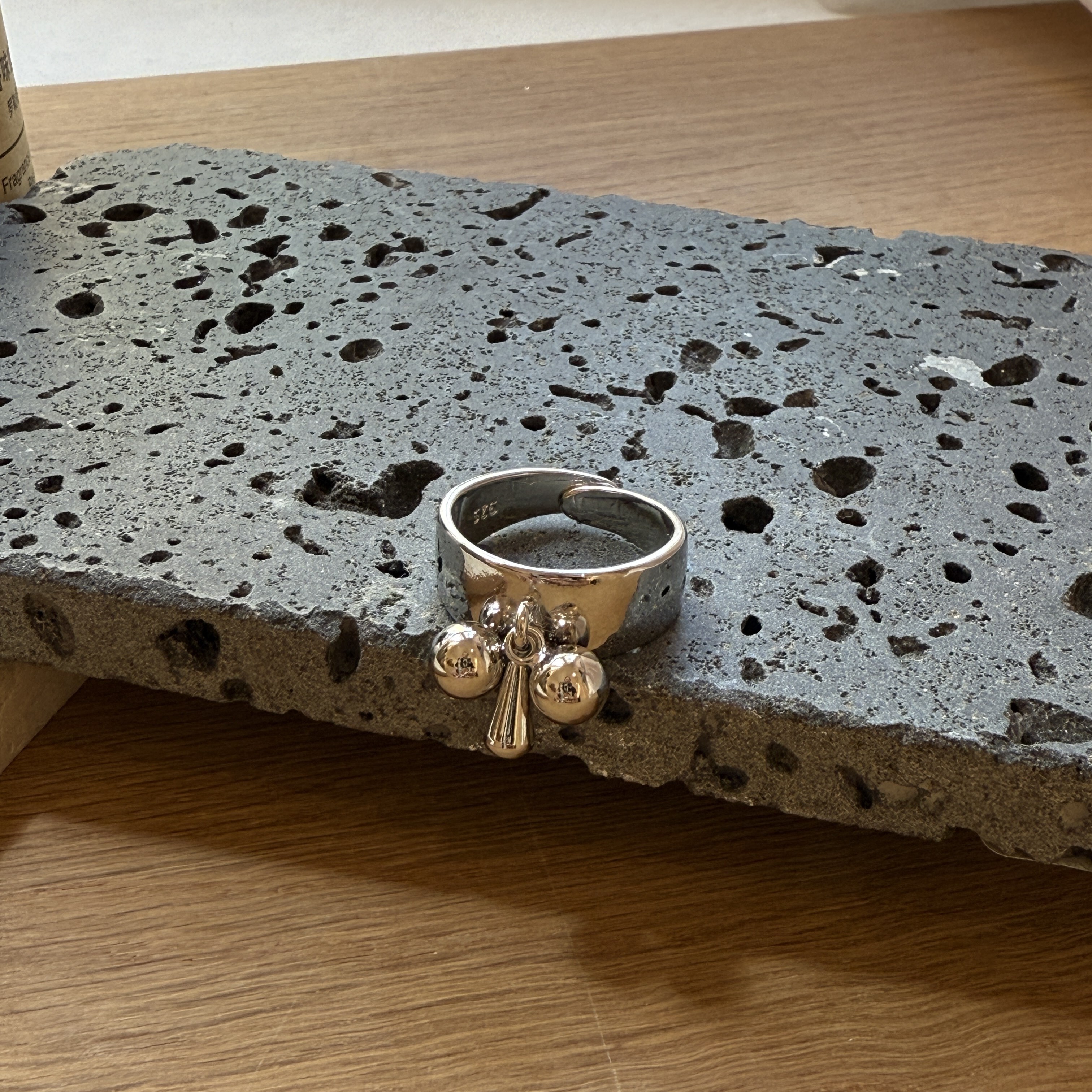 Round Bead Charms Ring。Adjustable