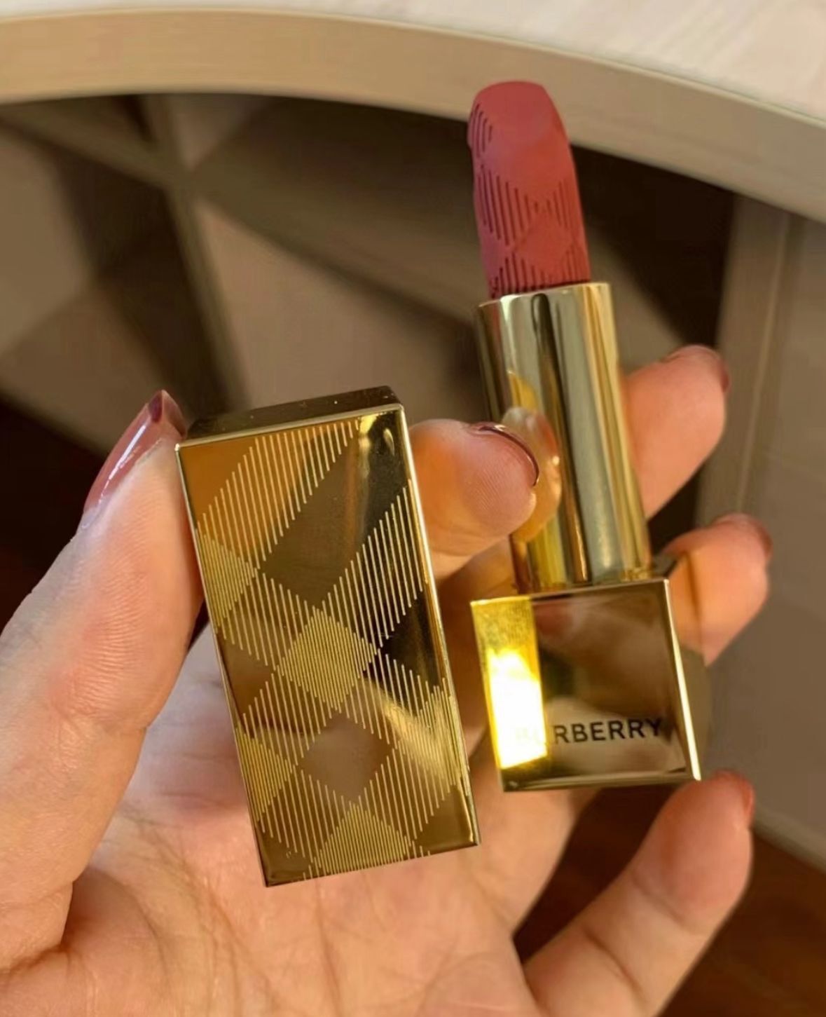 【預購】Burberry Kisses Matte G081209 唇膏（93 russet）