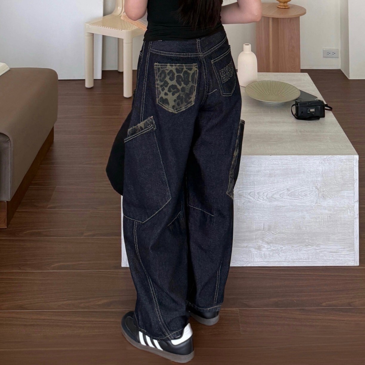 小小豹預備中!斜口袋豹紋彎刀牛仔褲