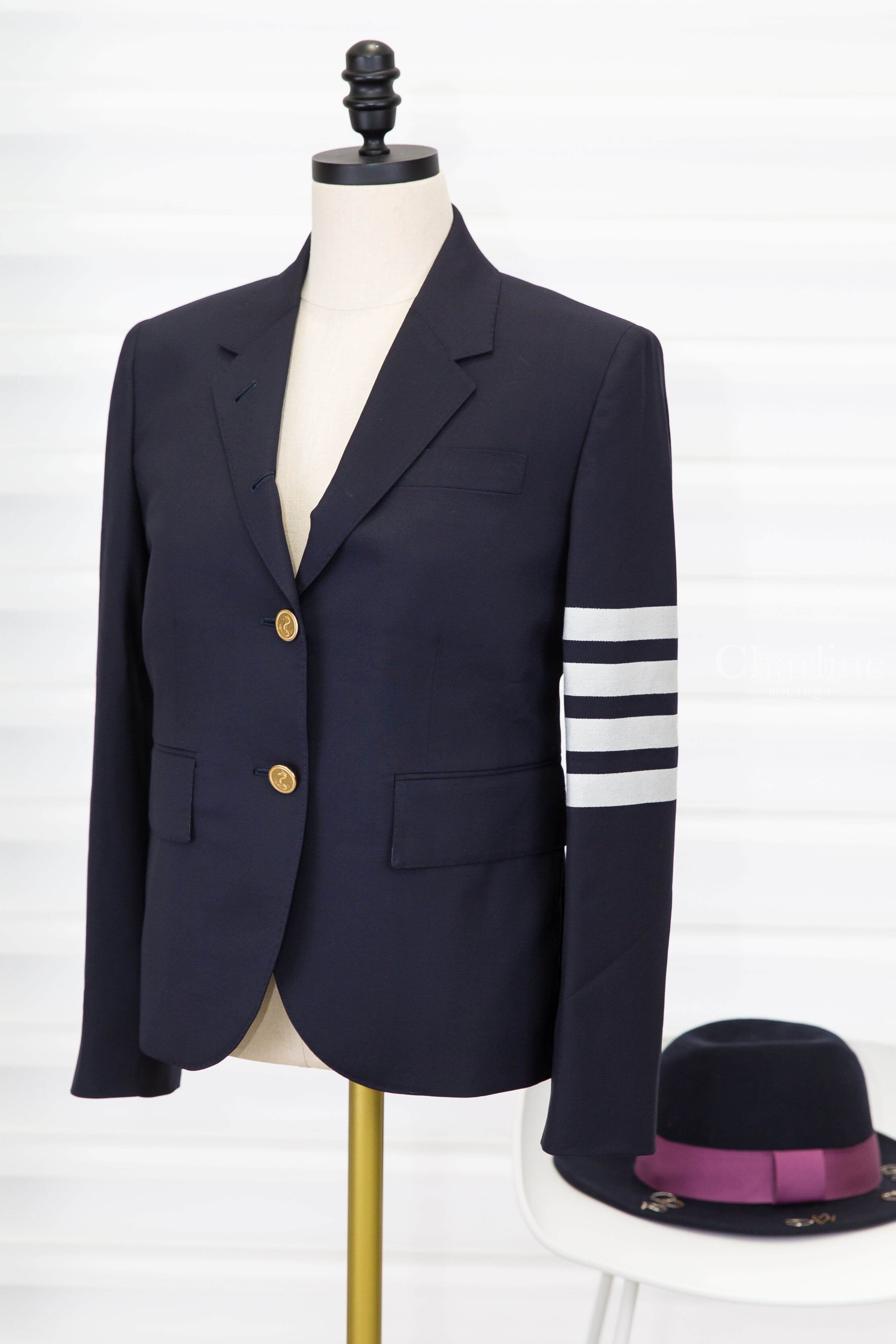 Thom Browne Plain Weave 4-Bar High Armhole Sport Coat 深藍色側邊白色四條橫紋金色圓釦羊毛西裝長袖外套-Charline Boutique 精品代購