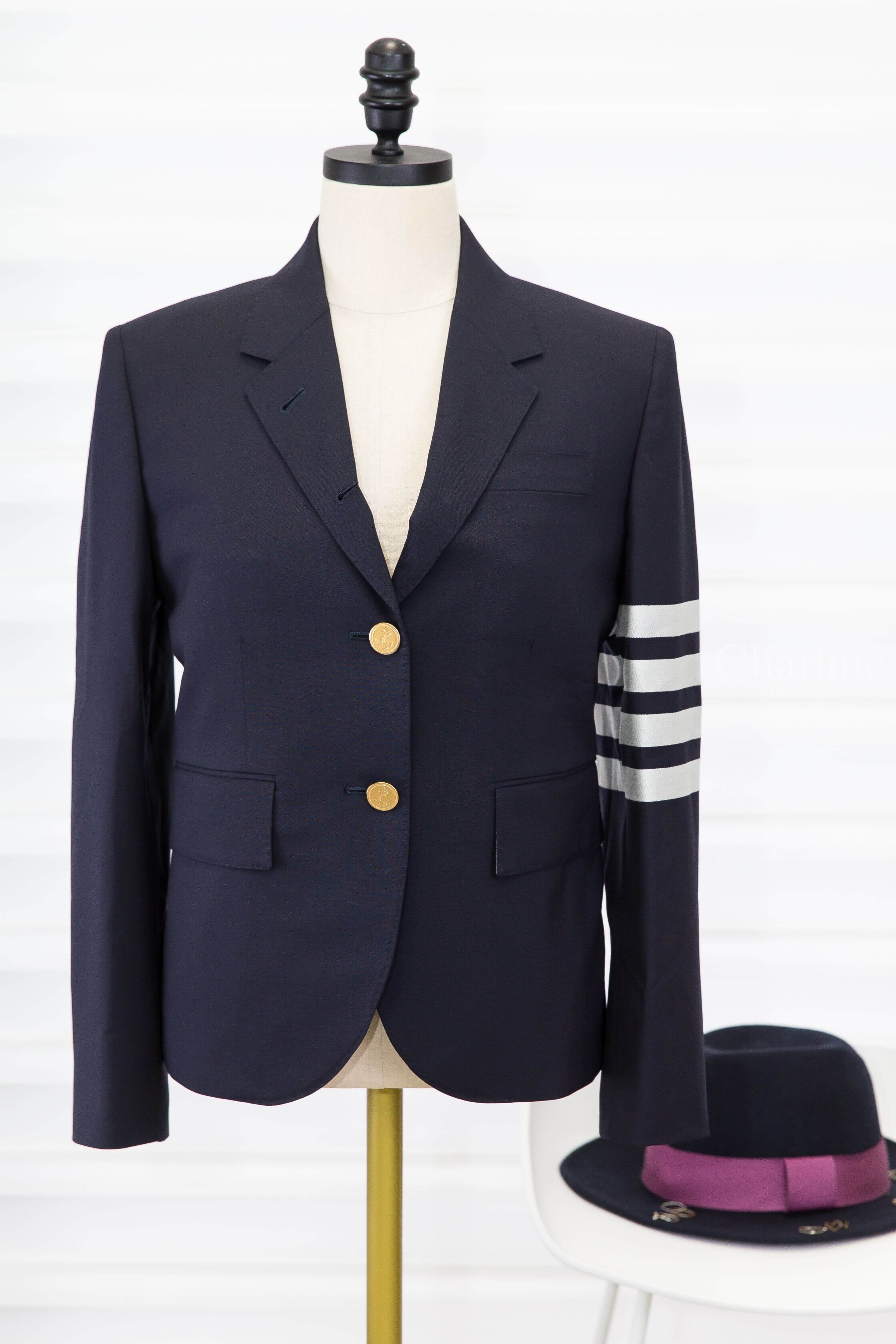 Thom Browne Plain Weave 4-Bar High Armhole Sport Coat 深藍色側邊白色四條橫紋金色圓釦羊毛西裝長袖外套-Charline Boutique 精品代購