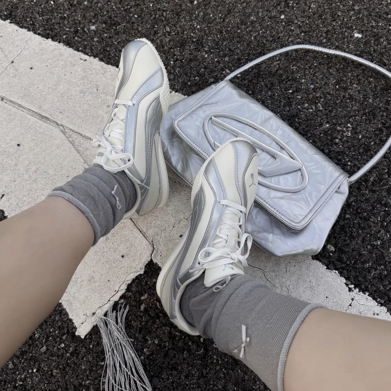 PUMA BELLA V2 LEATHER 銀光白 薄底鞋 休閒 彪馬 國外限定 404043-02