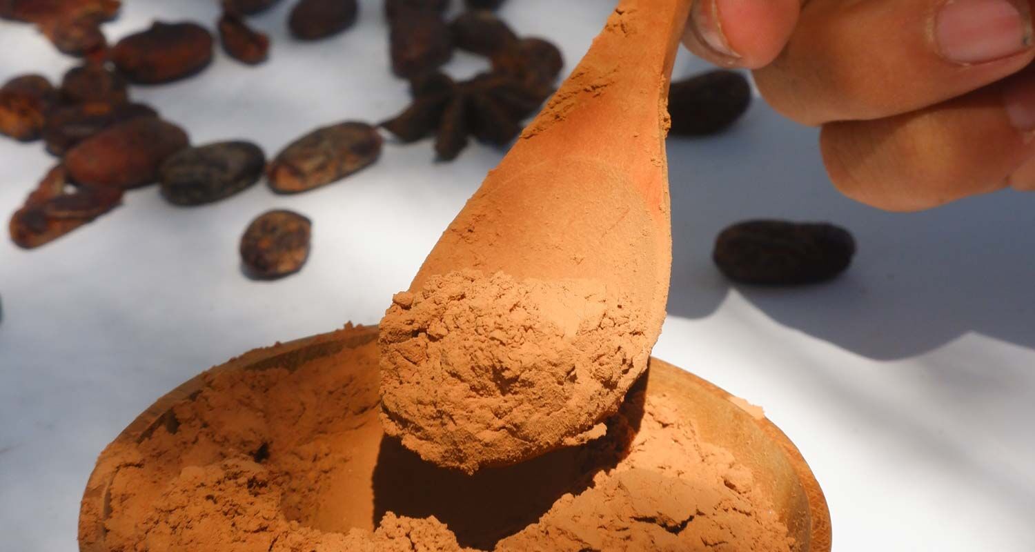 湯匙-舀起可可粉
