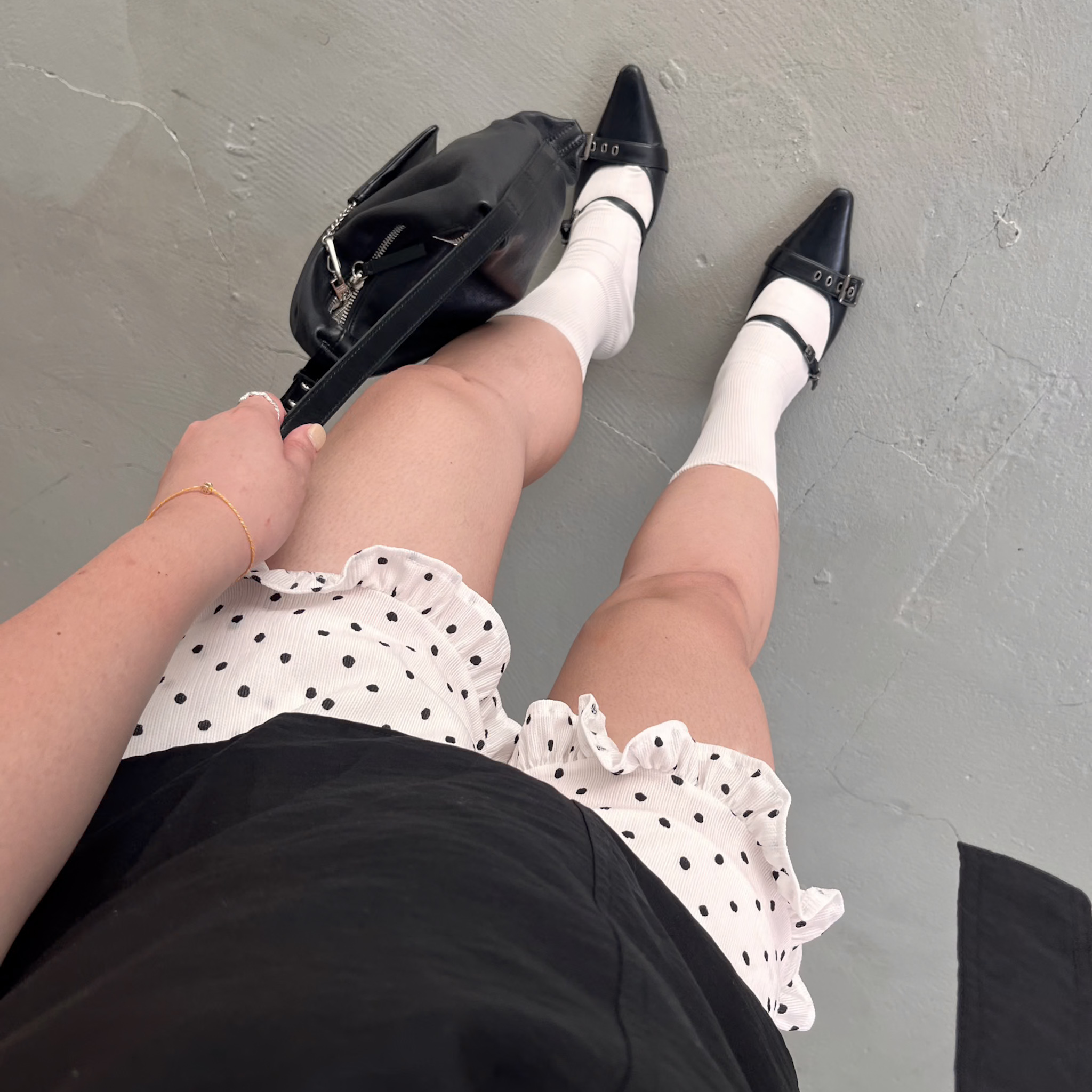 A05Q感點點涼花邊短褲(白)