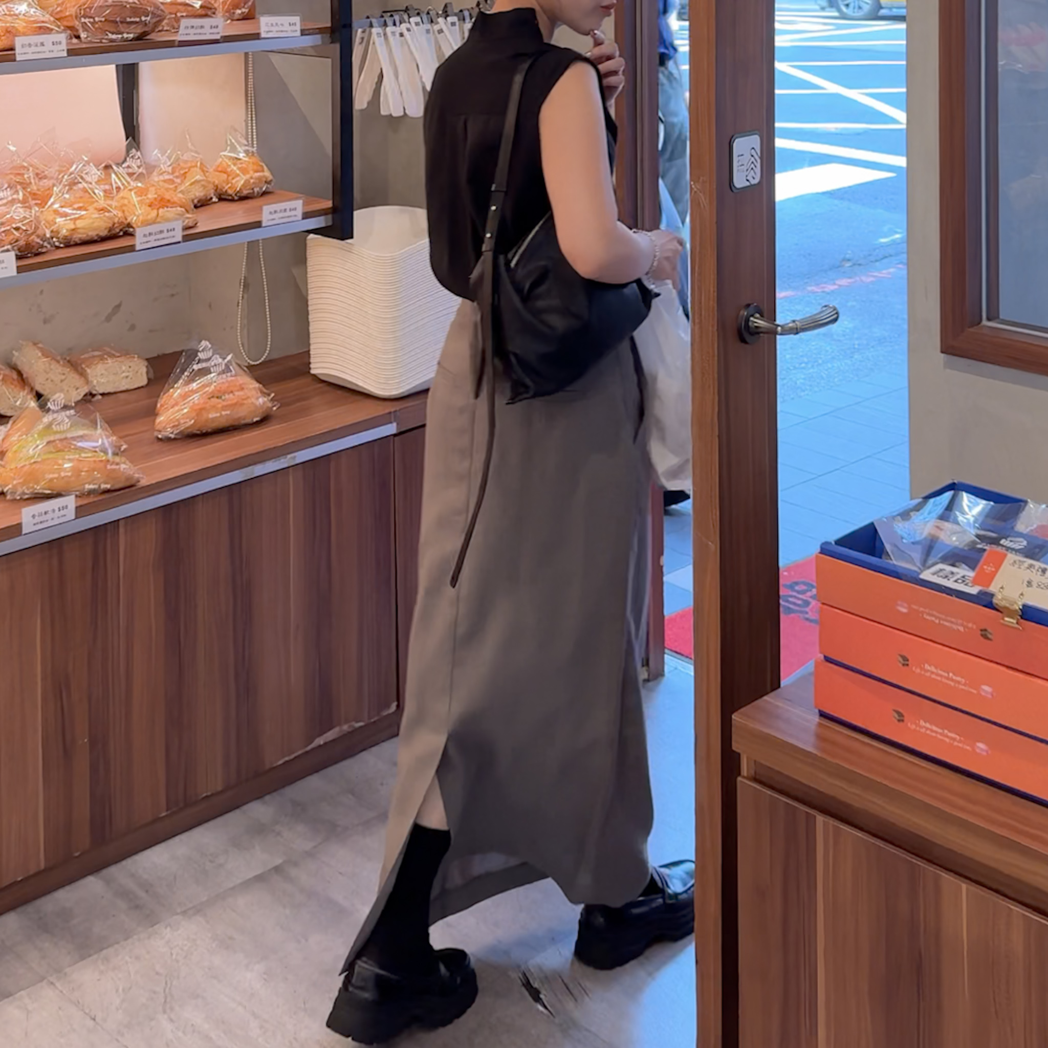 A08直身西料長裙(黑/米，only S)