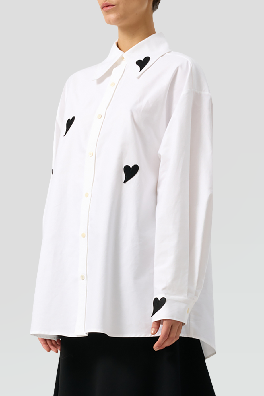 KIMHEKIM｜HEART 愛心刺繡貼飾寬鬆襯衫