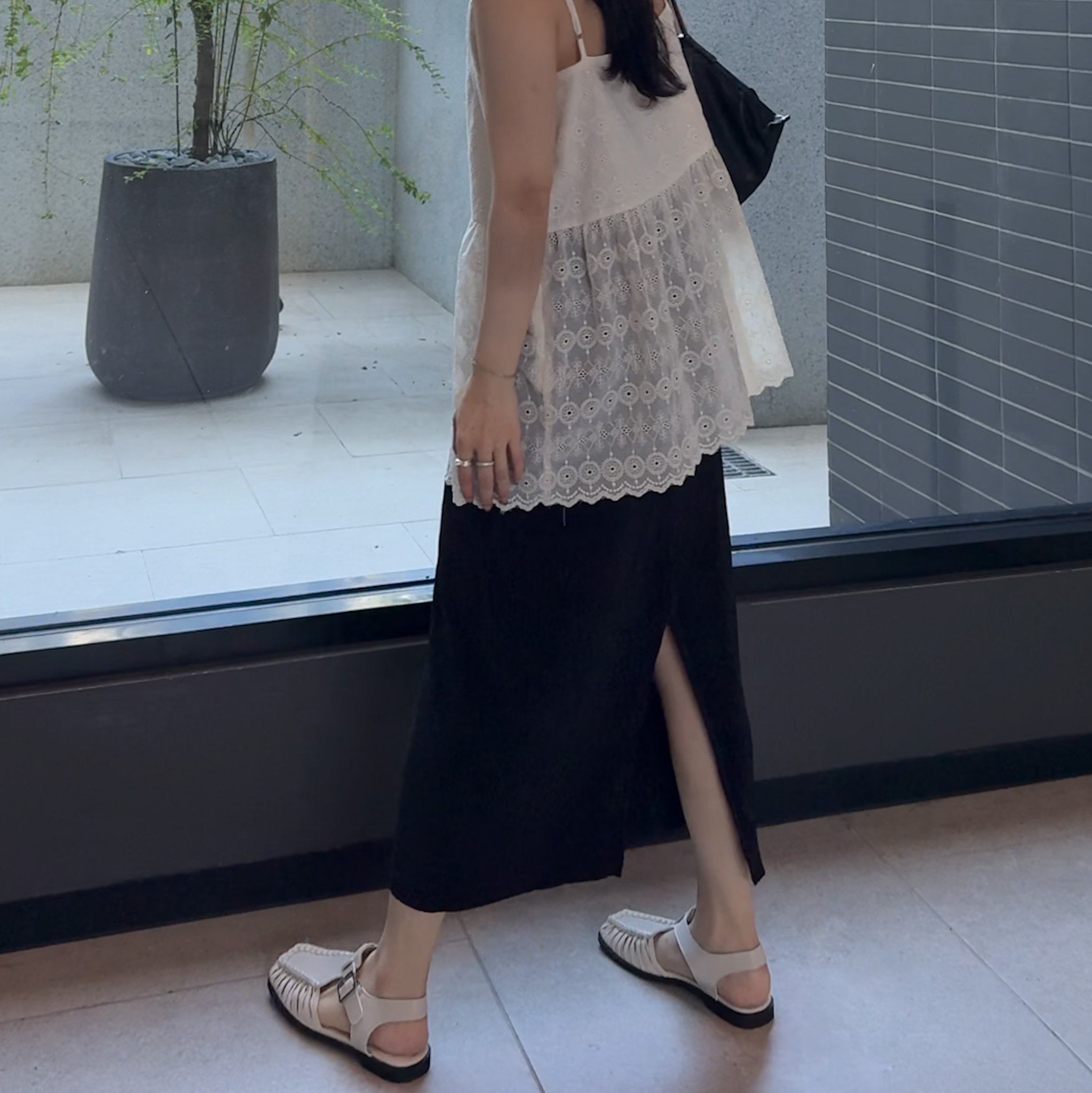 A10每年都要有的後衩細摺裙(黑)