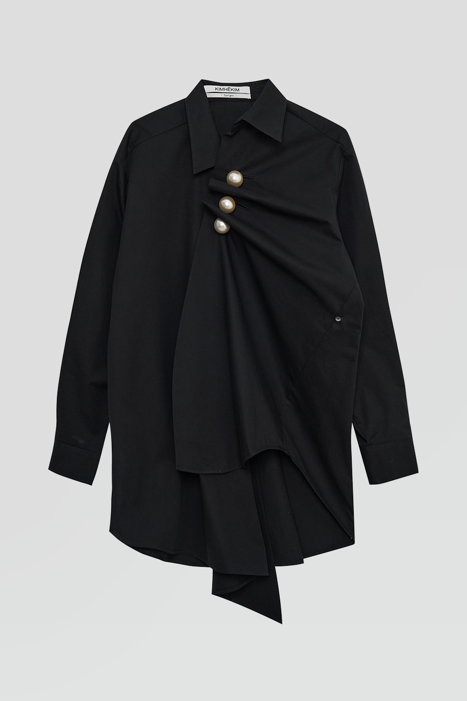 KIMHEKIM｜VENUS 珍珠釦飾不對稱襯衫