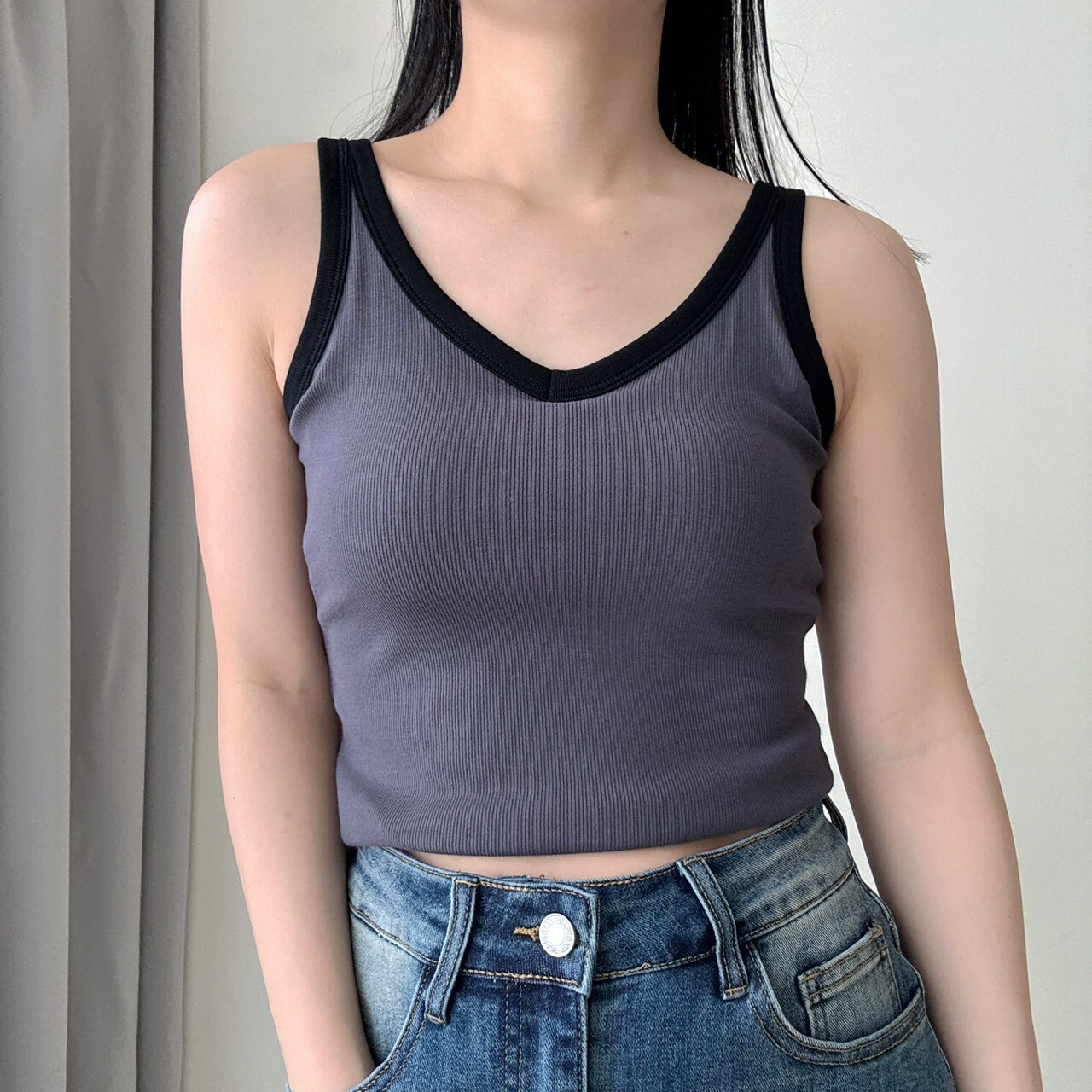 撞色感微V領（bratop）（現貨）