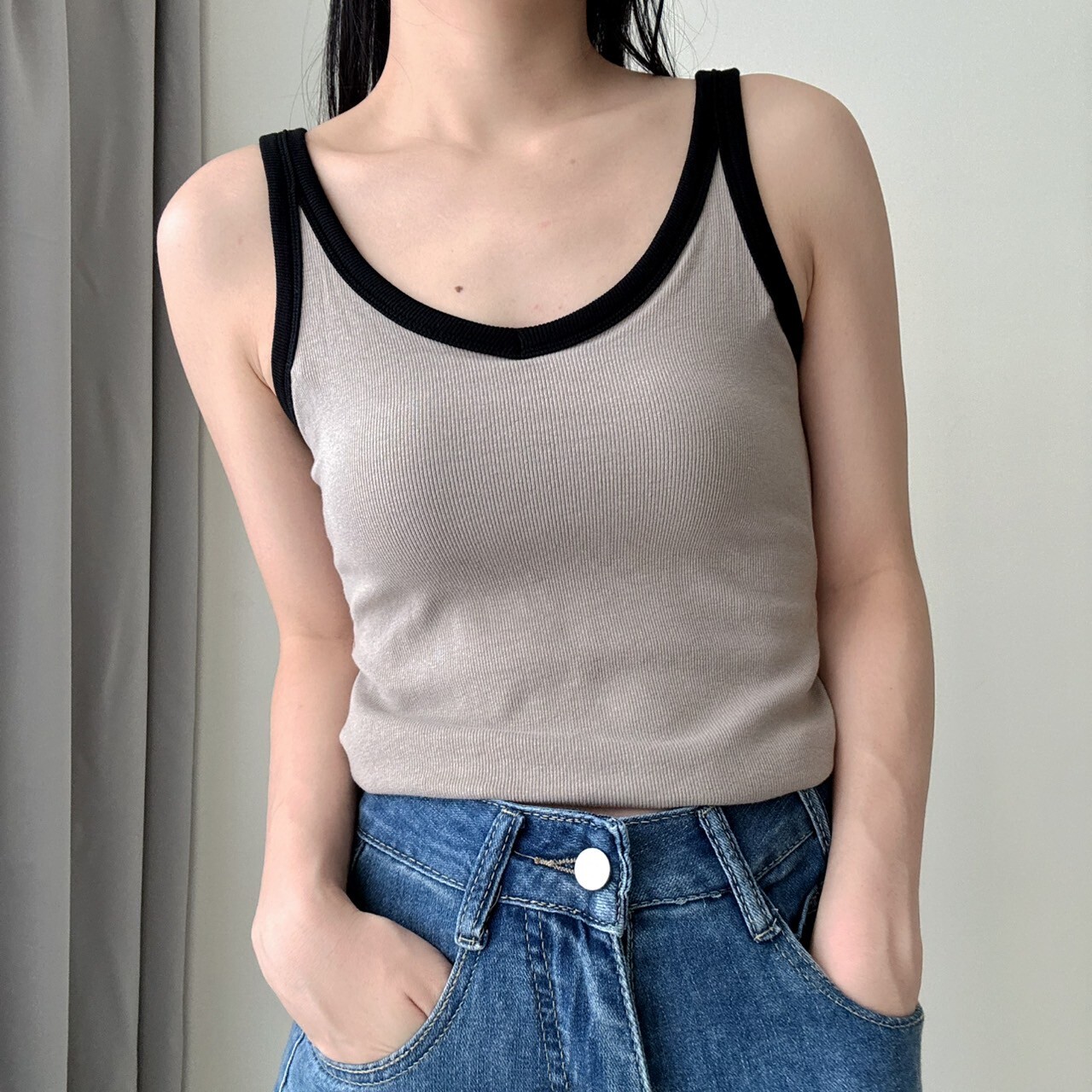 撞色感微V領（bratop）（現貨）