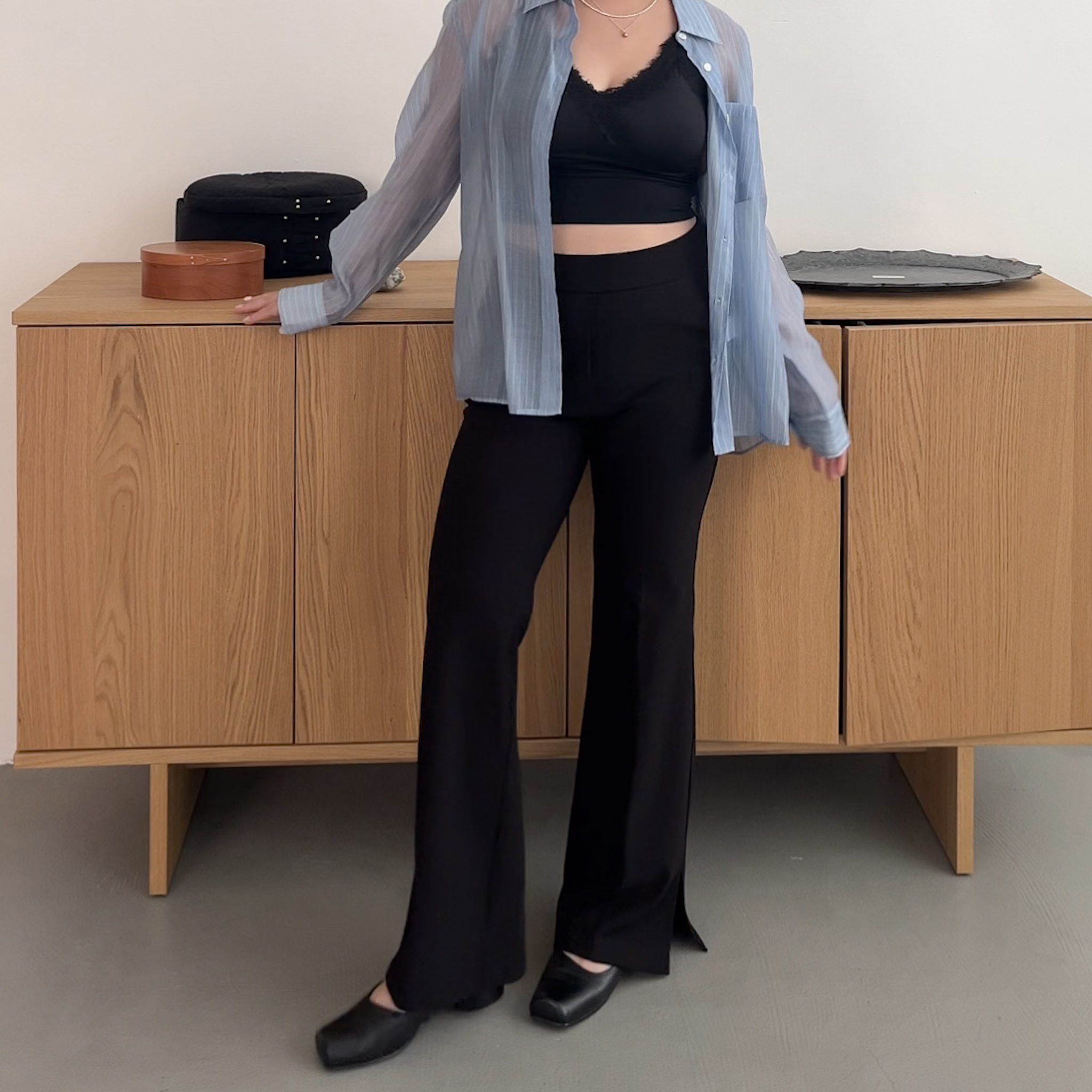 A15褲管開衩寬腰頭涼感休閒微喇叭褲(黑/SM)