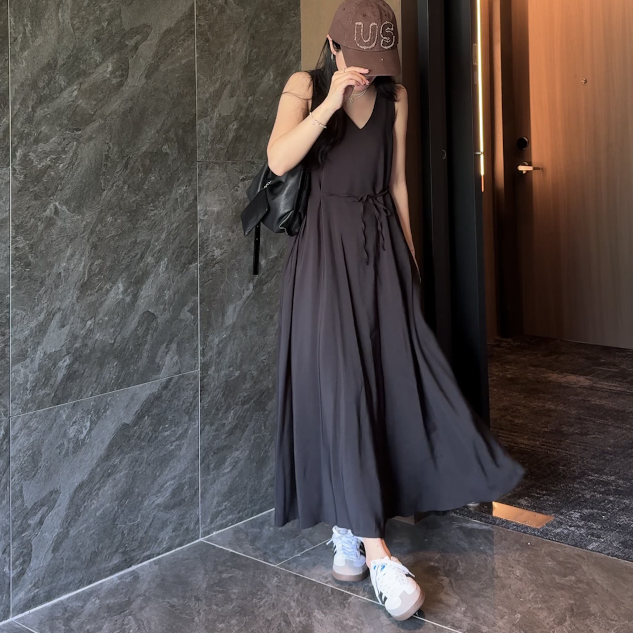 A20天絲雙V領女神綁帶背心洋(黑)