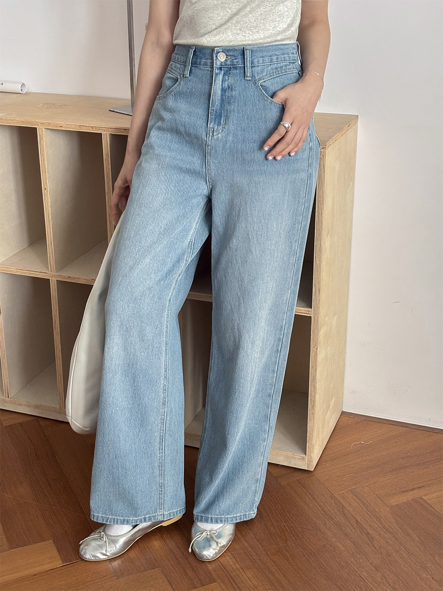 8W18 慵懶風俐落直筒牛仔寬褲 兩色