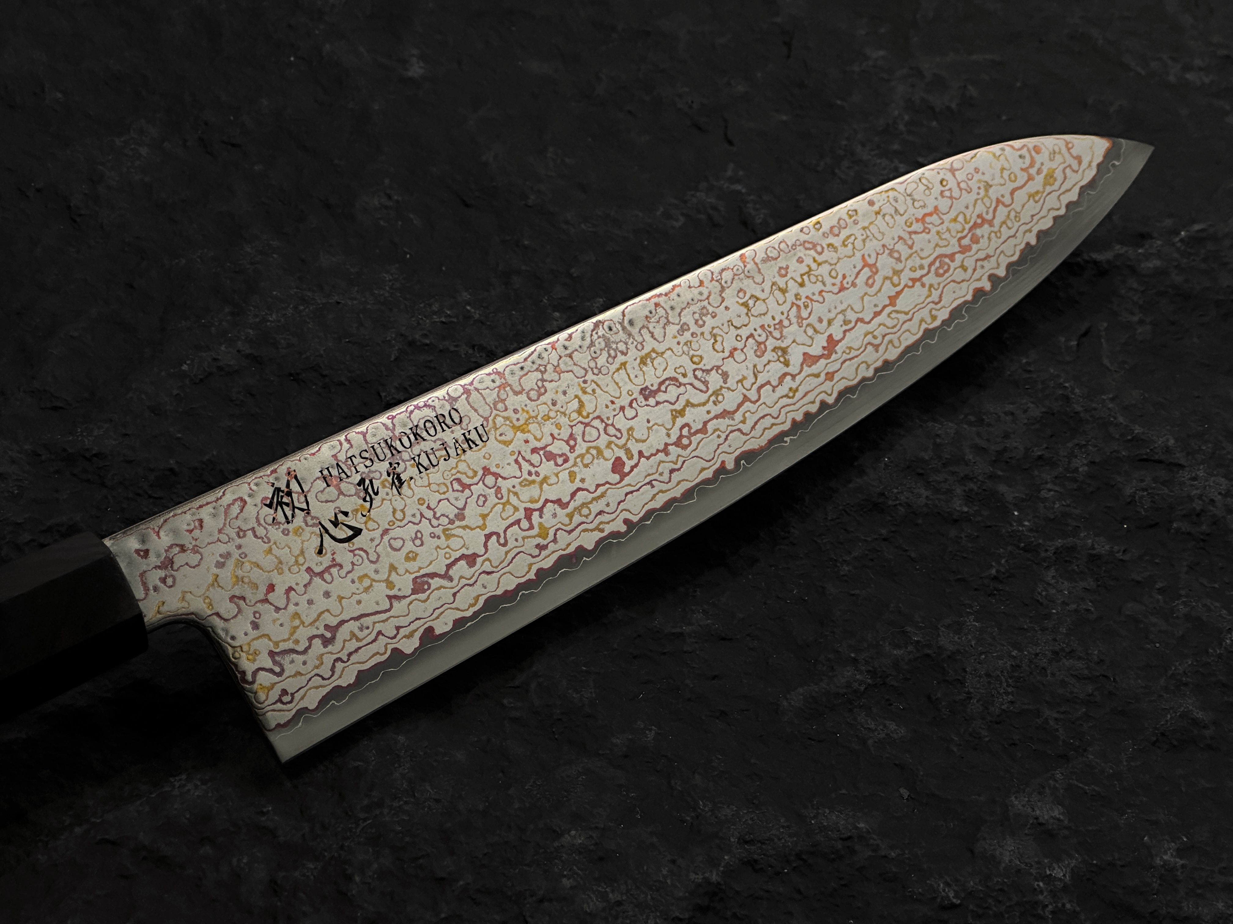 初心 孔雀 V特2号 有色大馬士革鋼 牛刀 黑檀柄