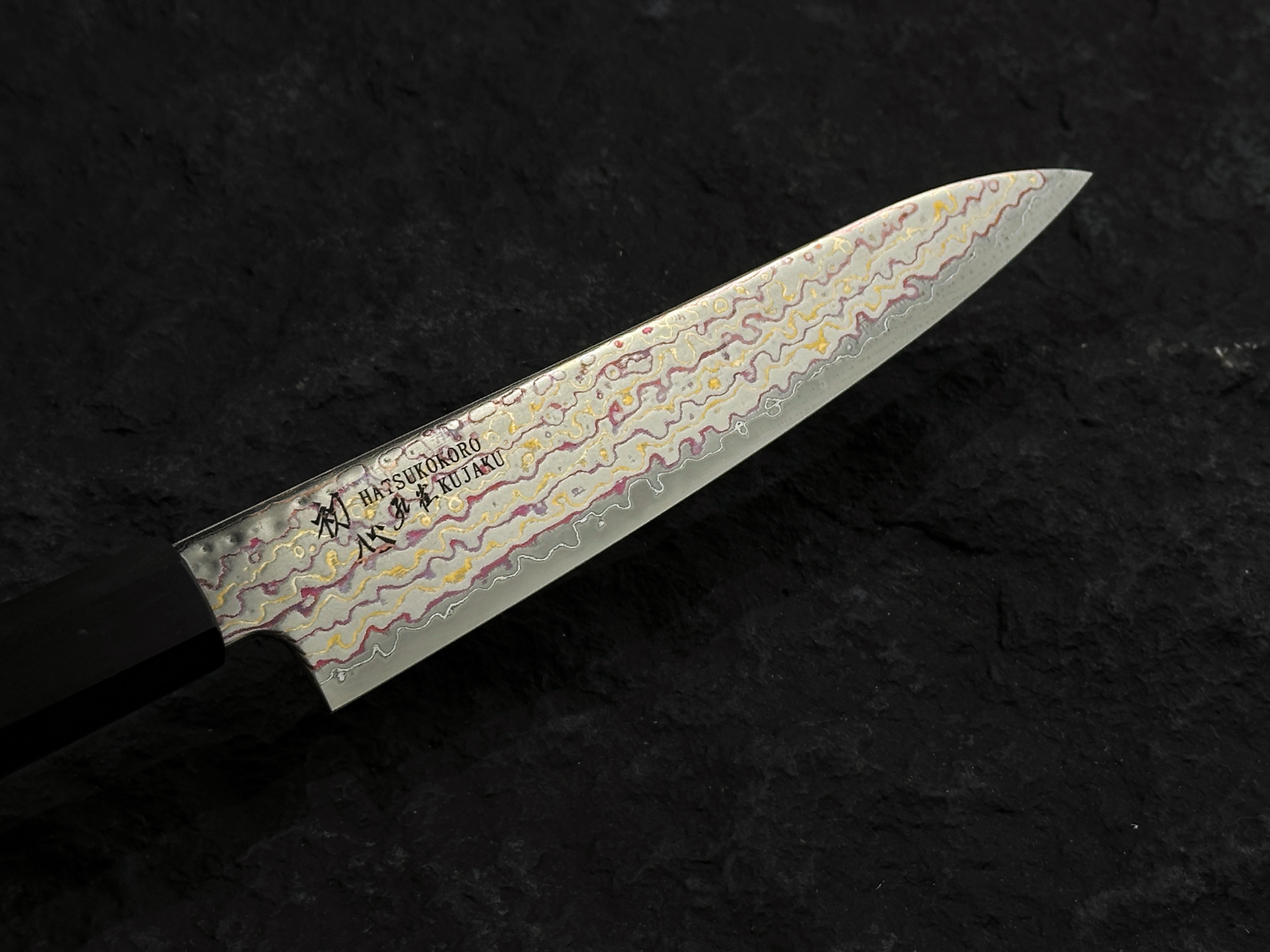 初心 孔雀 V特2号 有色大馬士革鋼 小刀 黑檀柄