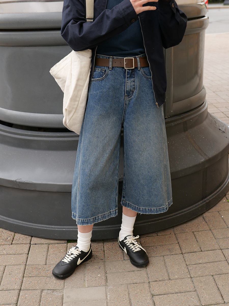 8W21 復古垂墜感親膚七分牛仔褲 一色