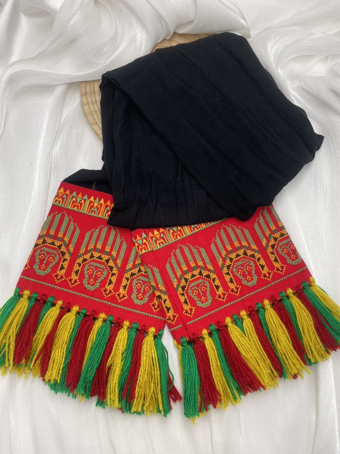 No.28棉紗布電繡頭巾.面寬約17全長含流蘇210