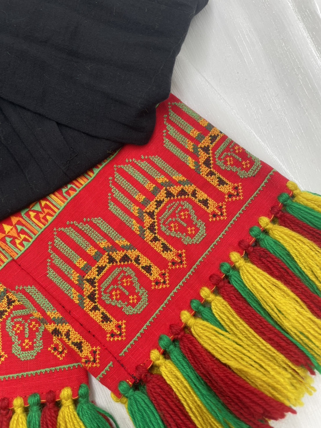 No.28棉紗布電繡頭巾.面寬約17全長含流蘇210