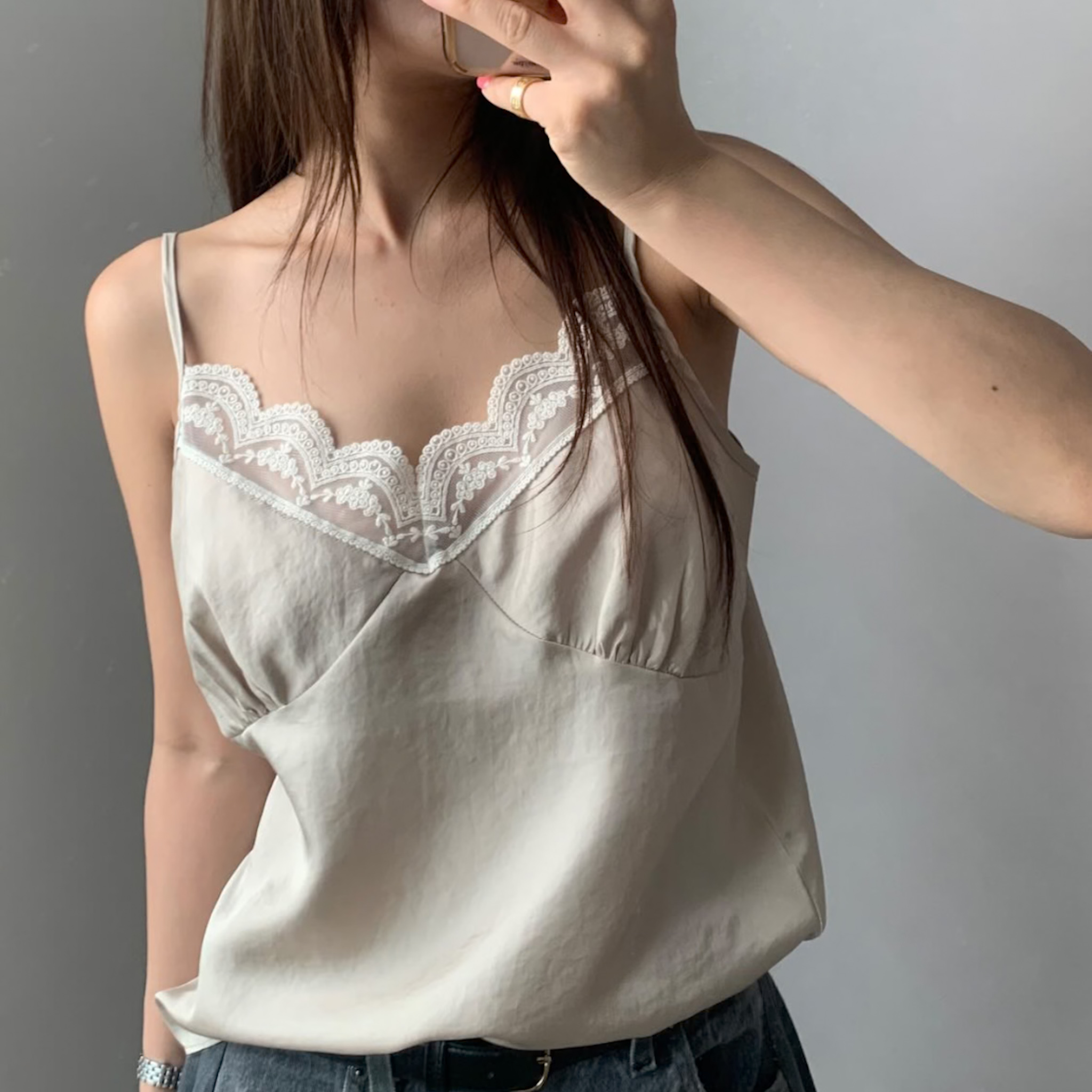A30高級蕾絲奶油可調肩緞面背心