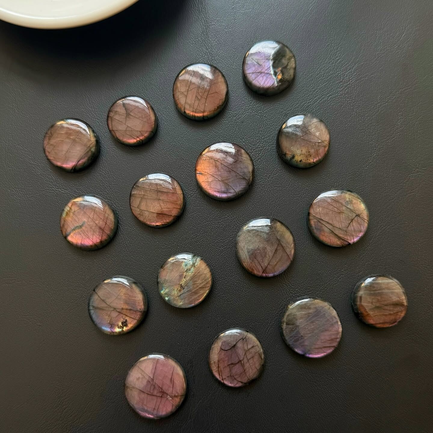 [原石] 紫拉長石 水晶蛋面 約 20x20x4mm