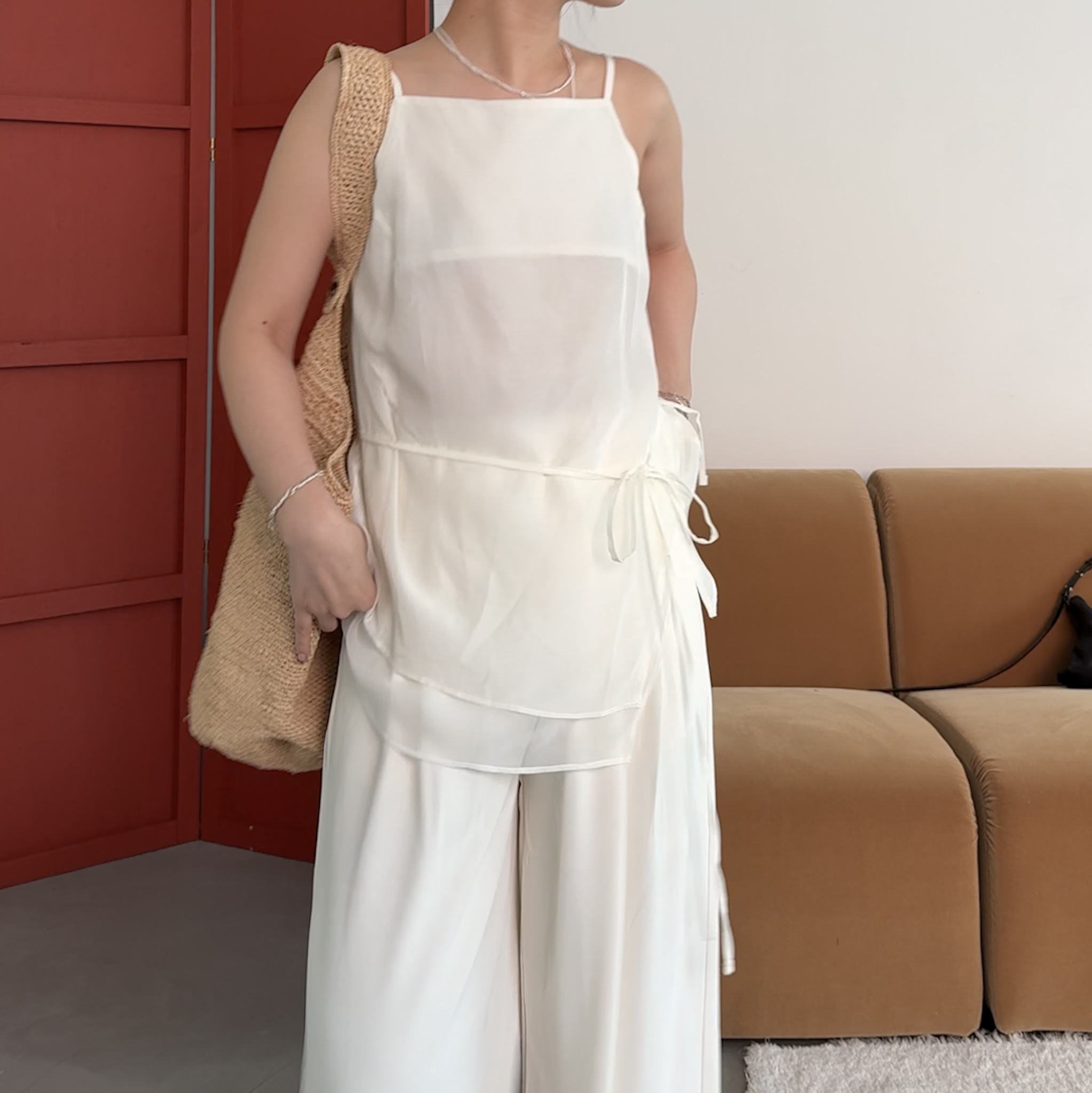 A31高級天絲100設計開衩細肩背心(白/灰)