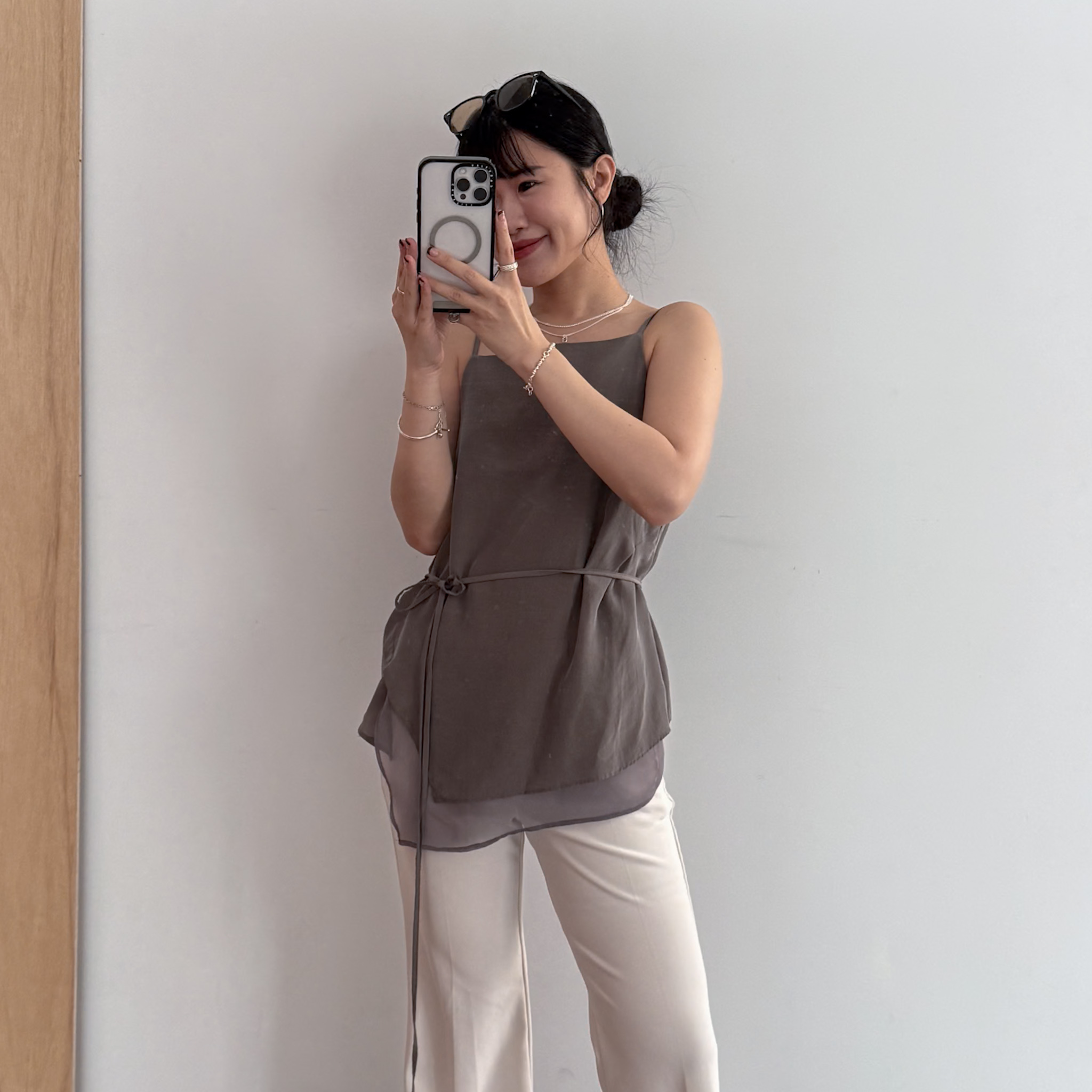 A31高級天絲100設計開衩細肩背心(白/灰)