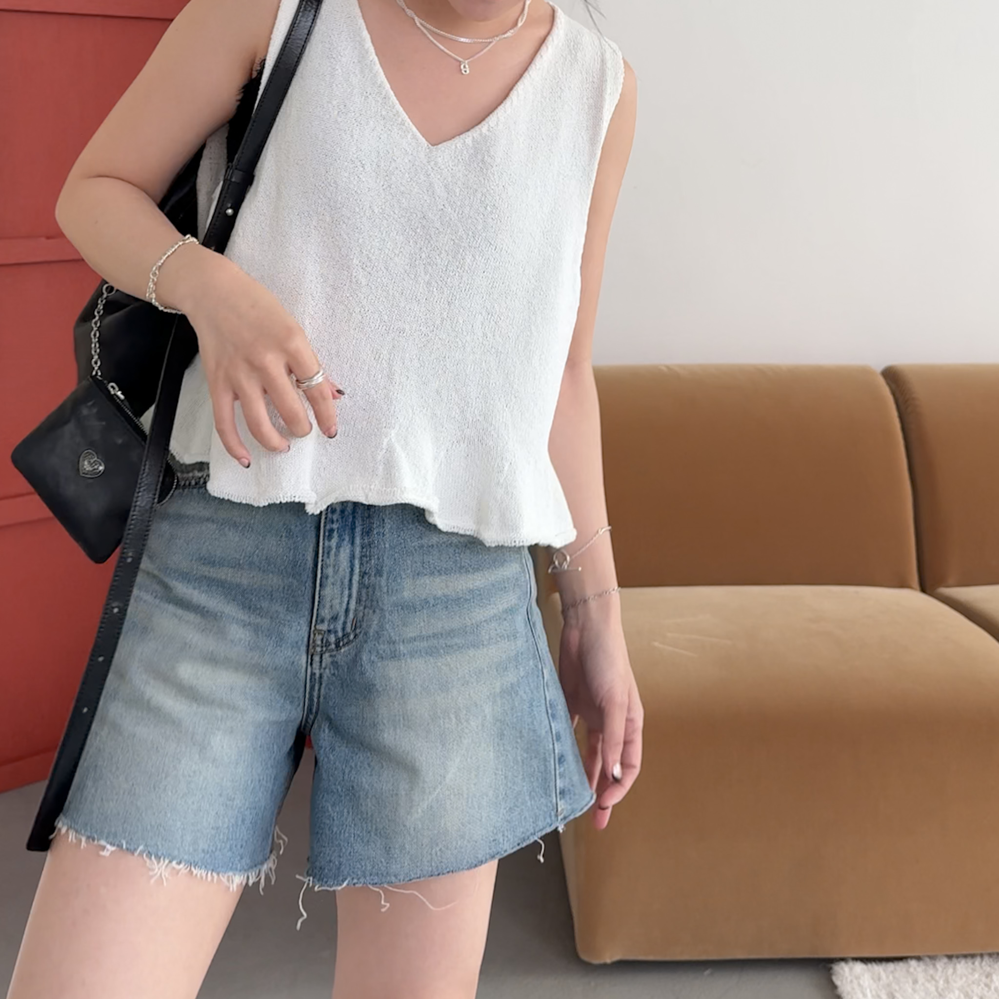 A34法式感推薦!修飾手臂下傘擺滾邊針織背心(白)