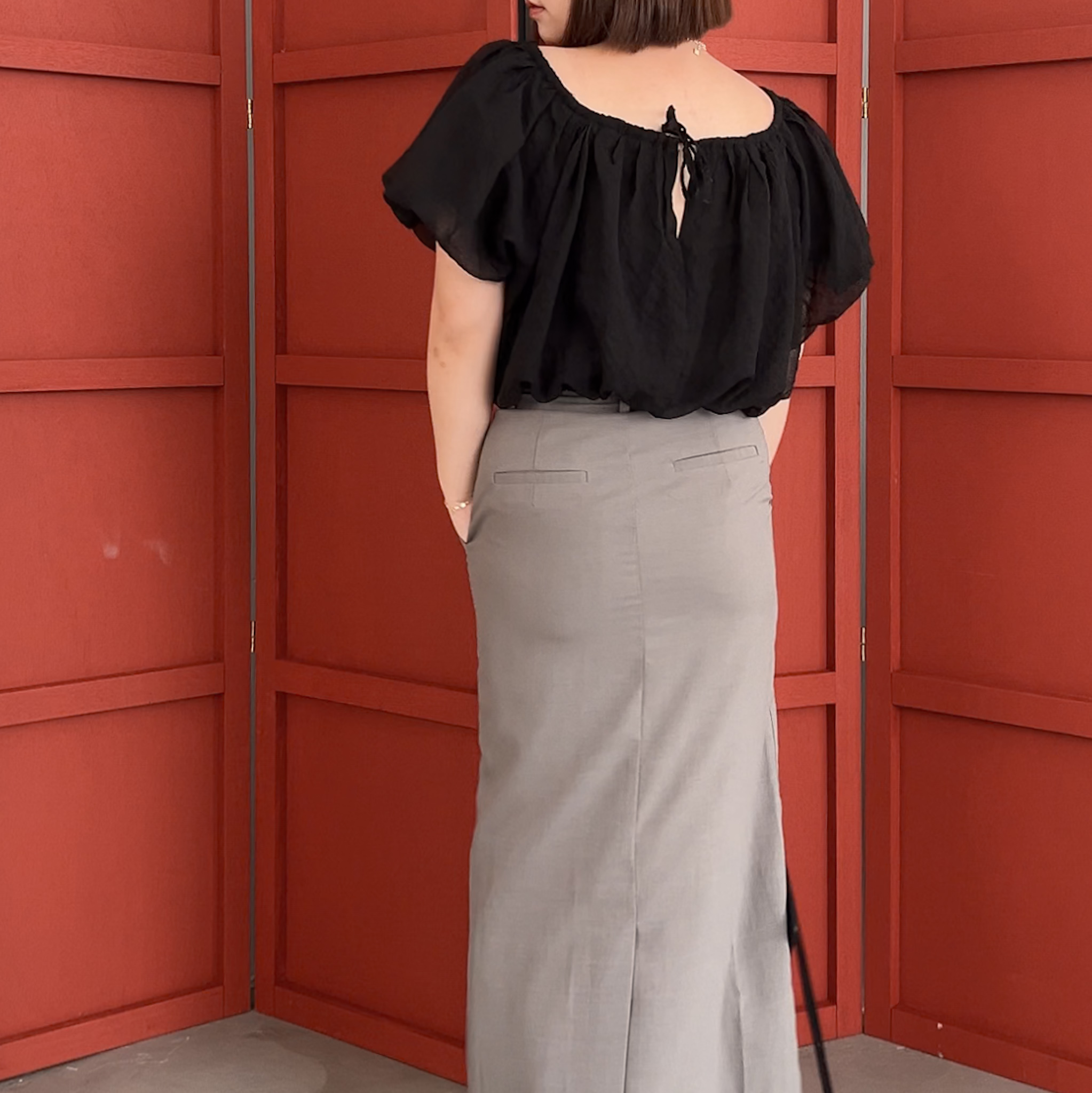 A40請把握!夏季限量雲朵袖可隨意拉領上衣(黑)