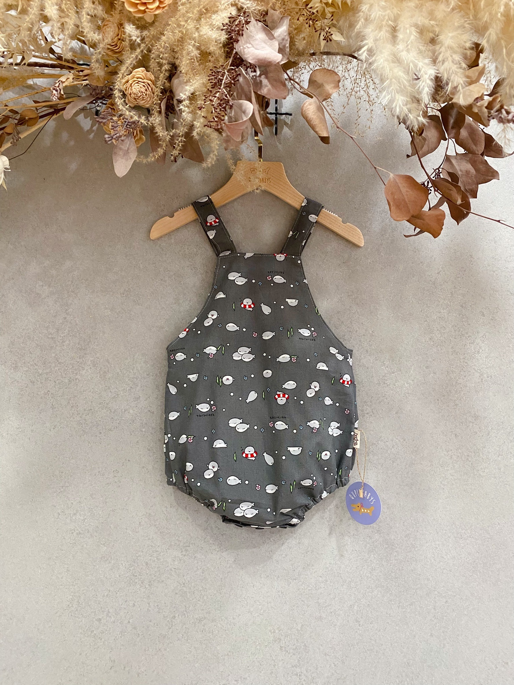 深灰小甲魚 吊帶包屁衣（80）